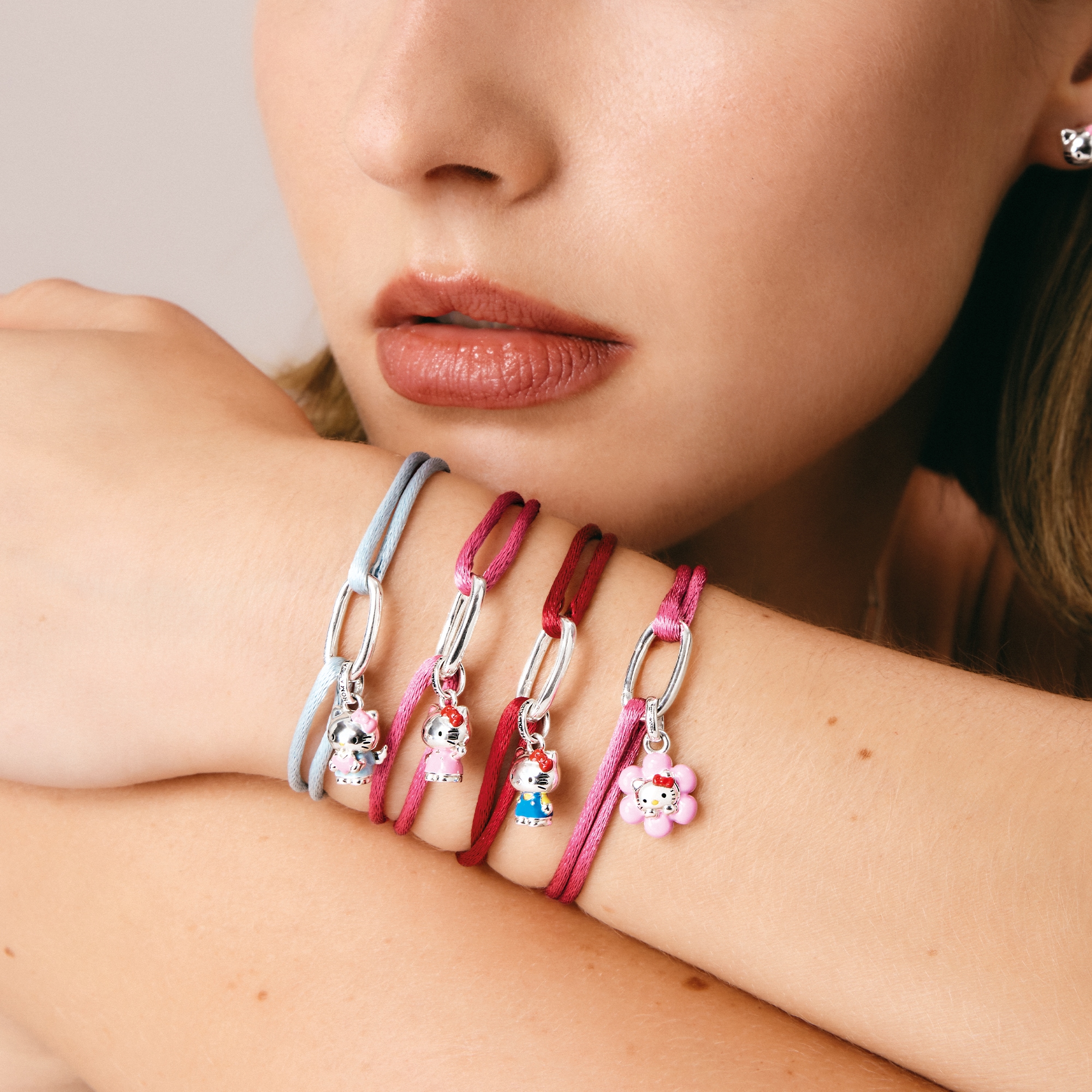 THOMAS SABO Armband »THOMAS SABO ♡ Hello Kitty Stoffarmband rosa« Emaille