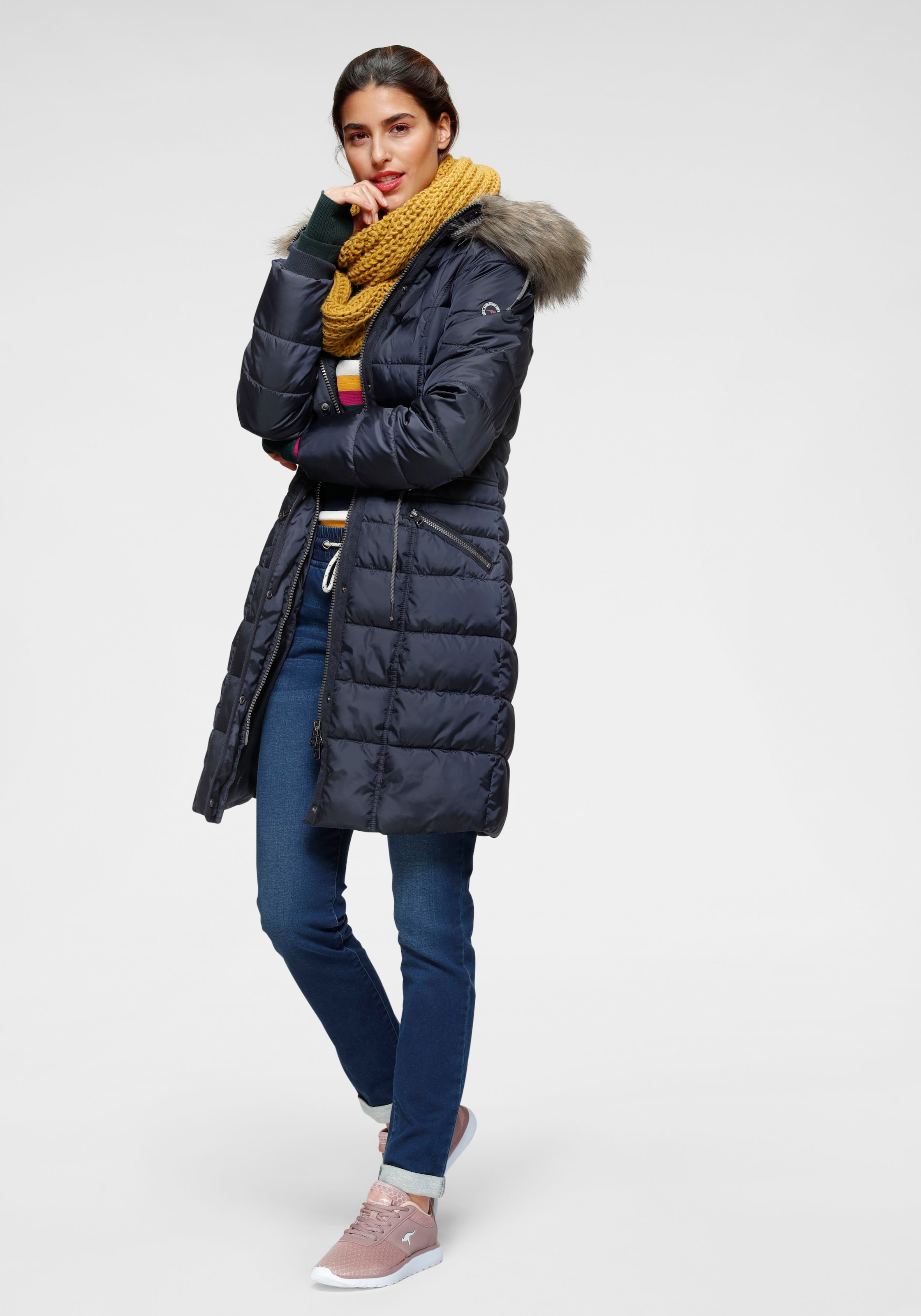 KangaROOS Steppjacke, mit Kapuze, figurbetonter Schnitt, mit Reißverschlusstaschen