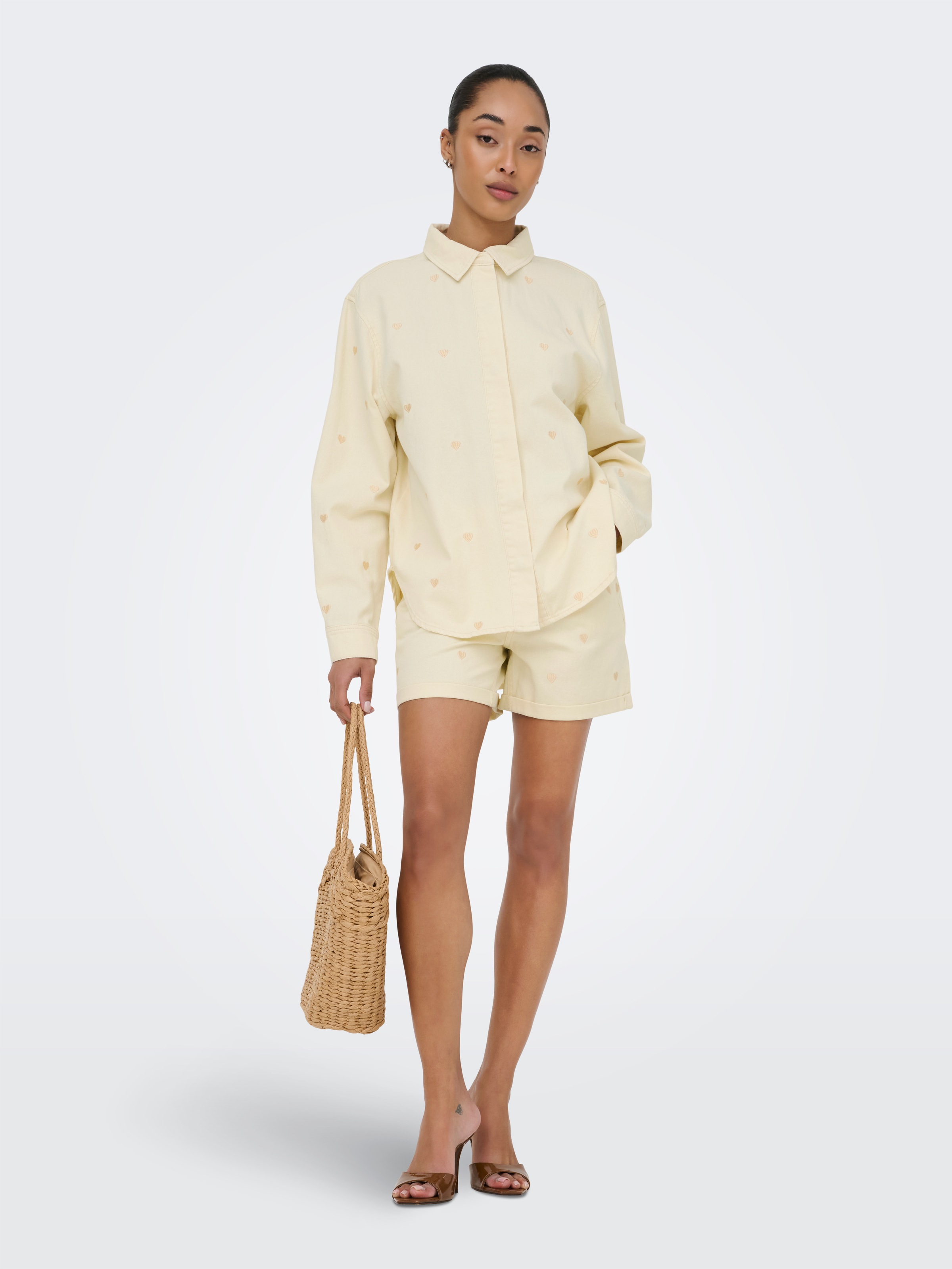 ONLY Jeansshorts »ONLVEGA HW EMBROIDERY DNM SHORTS GUANOOS« Baumwolle, High Waist