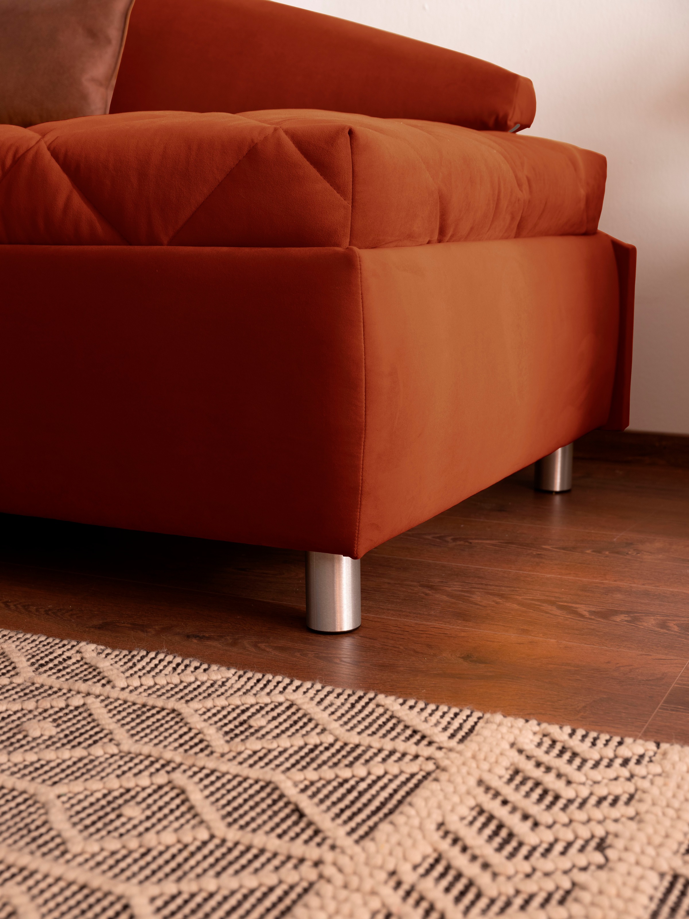 alina Schlafsofa, Bettkasten, Zierkissen-Set aus: 2 Stk. 40x40cm, 1 Stk. 30x30cm