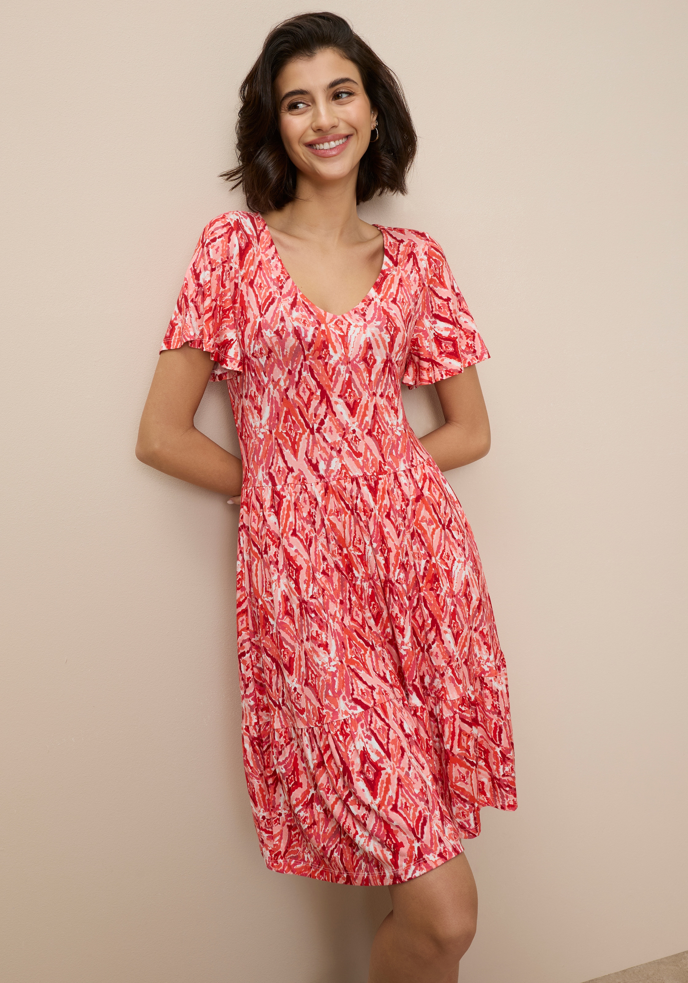 Tamaris Jerseykleid mit femininen, verspielten Design, aus elastischer Viskosemischung