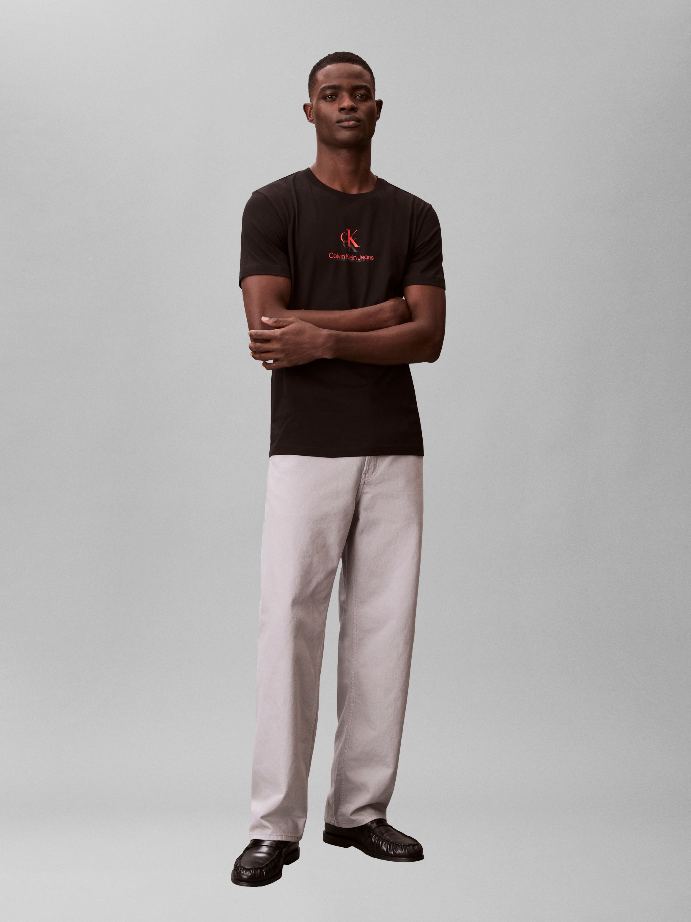 Calvin Klein Jeans T-Shirt Rundhalsausschnitt, Regular Fit, 2-farbiger Logoschriftzug