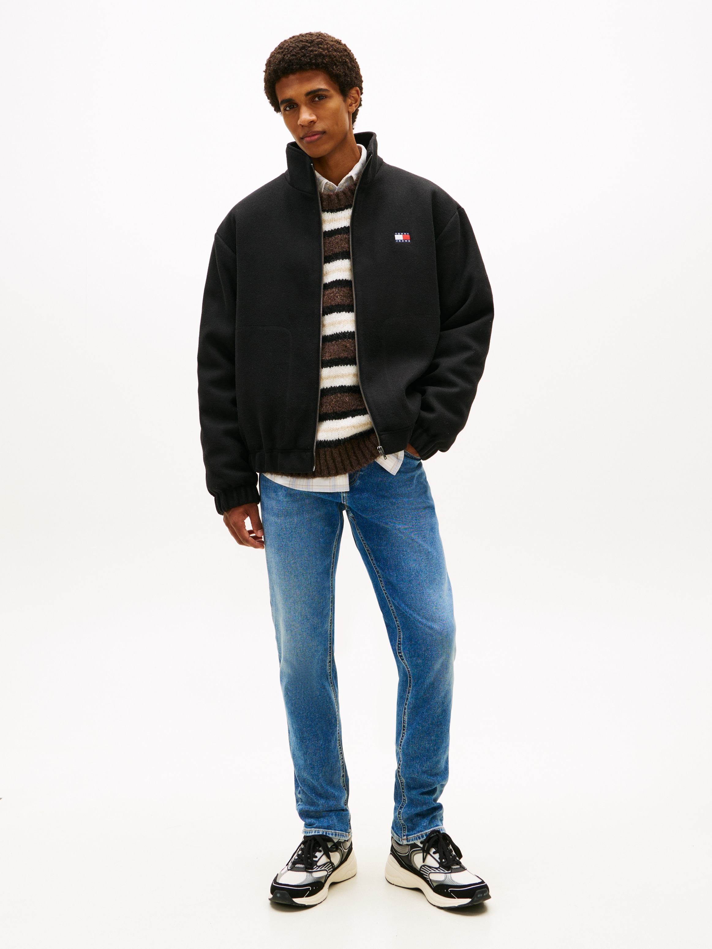 Tommy Jeans Gerade Jeans »Scanton Slim«, Mit Markenlabel aus Leder hinten