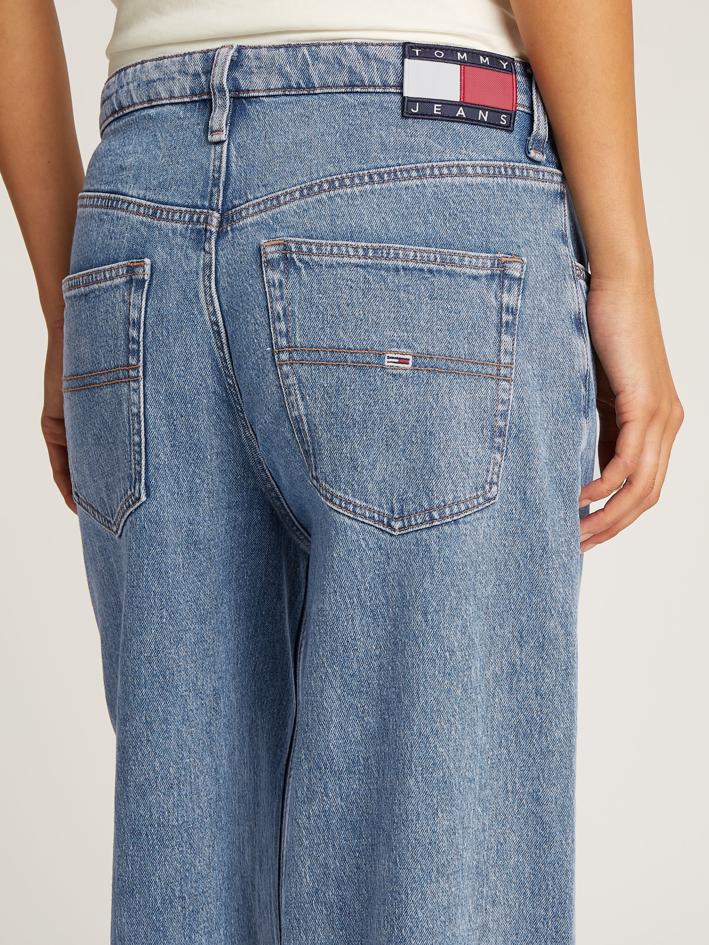 Tommy Jeans Loose-fit-Jeans »CHARLIE MR LOOSE WD« mit Logostickerei