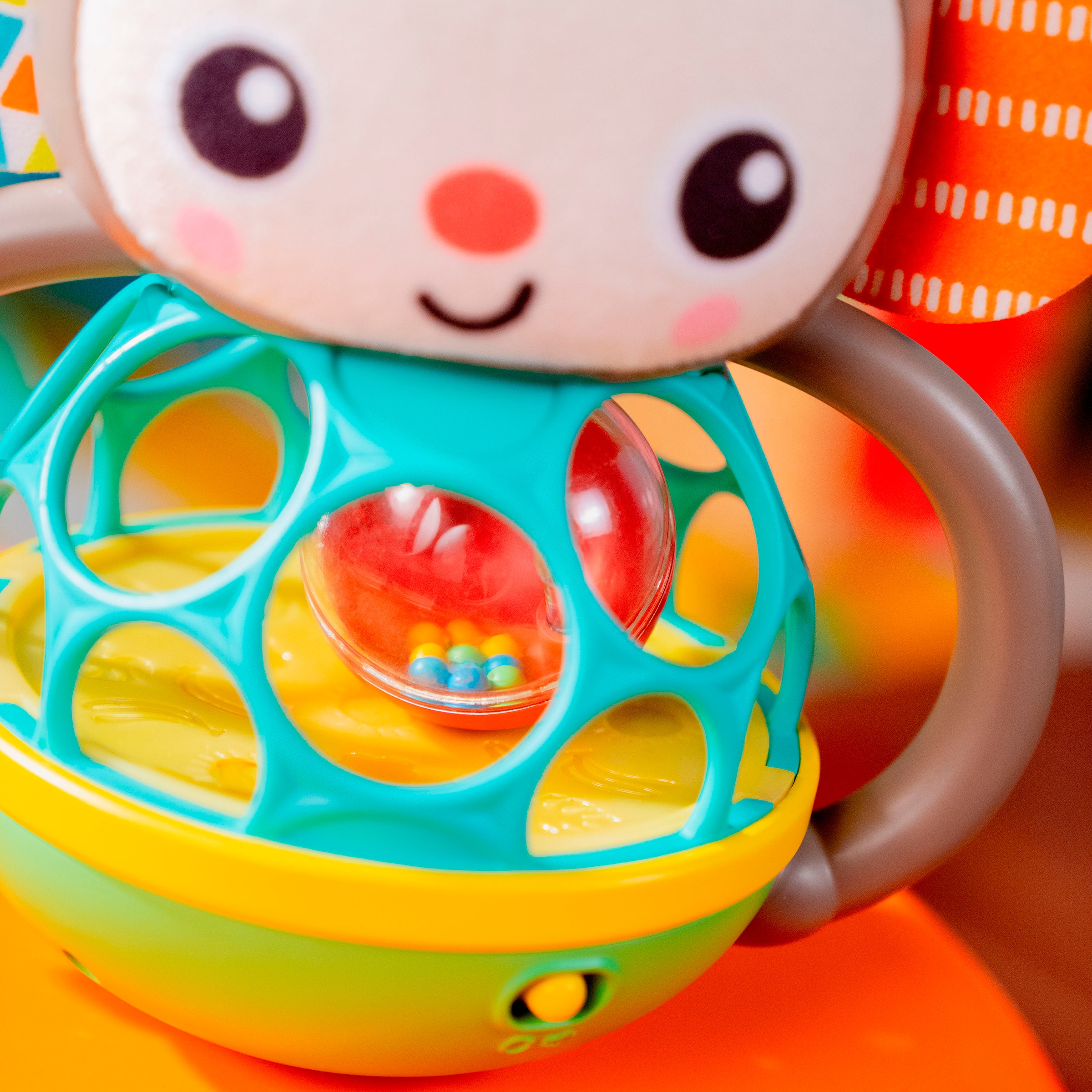 Bright Starts Greifspielzeug »Grab & Giggle Monkey™ Multi-Sensory Toy«, mit Sound