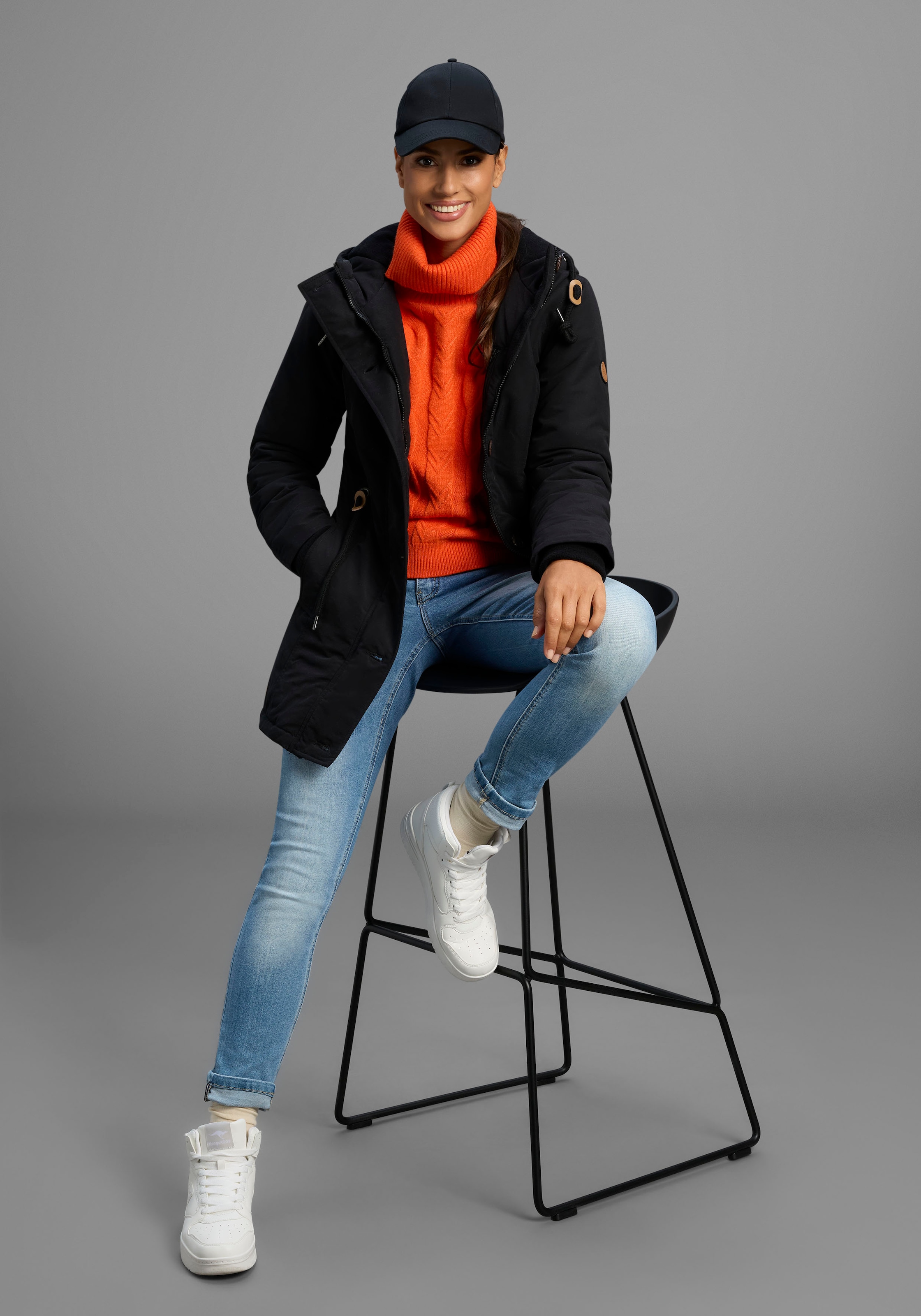 KangaROOS Winterjacke, mit Kapuze, für die kalte Jahreszeit, aus leichtem Webstoff, modisch