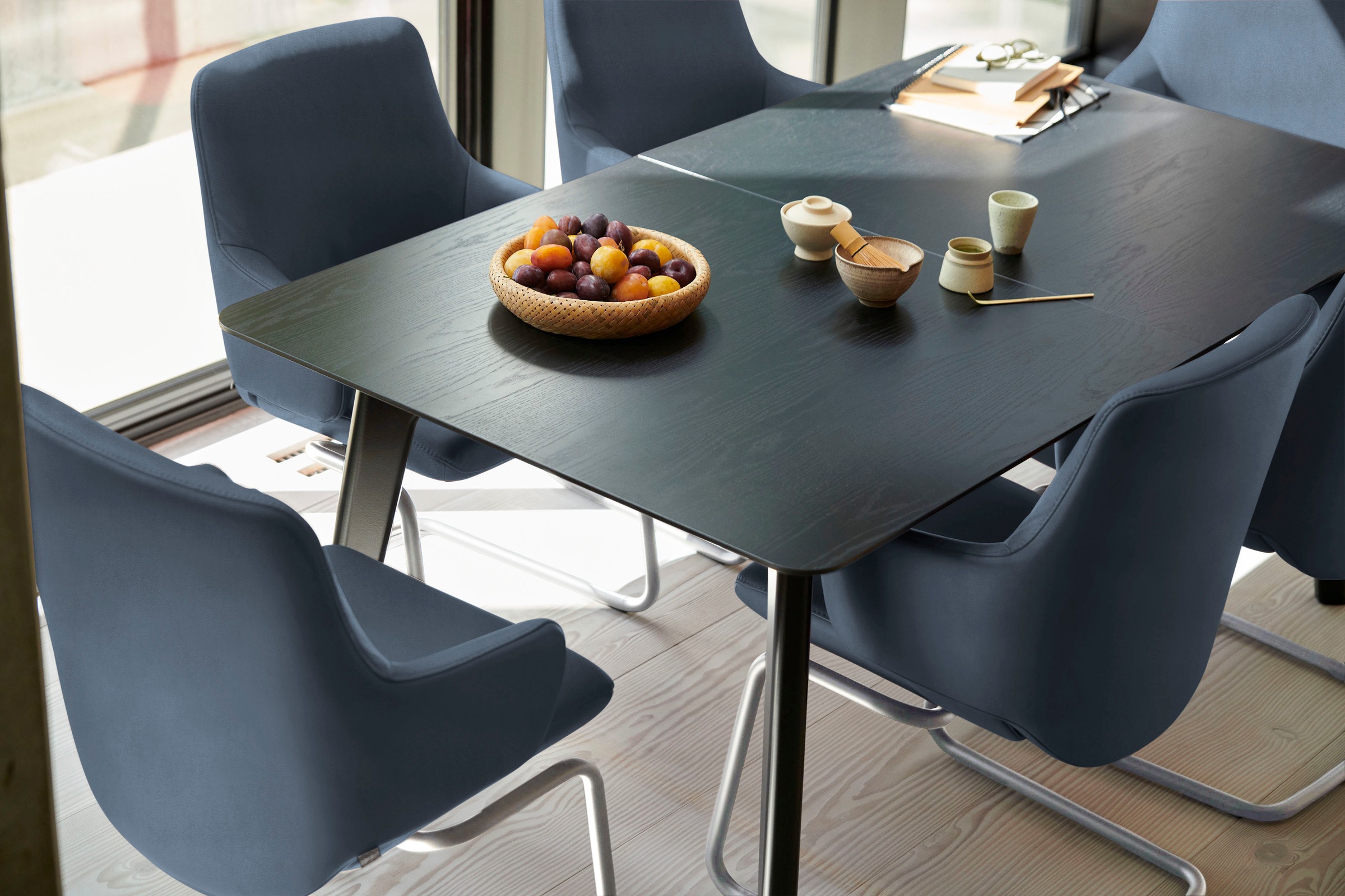 Stressless® Polsterstuhl »Laurel«, Microfaser DINAMICA, Low Back mit Armlehne, Größe L, mit Beinen aus Stahl in Schwarz matt