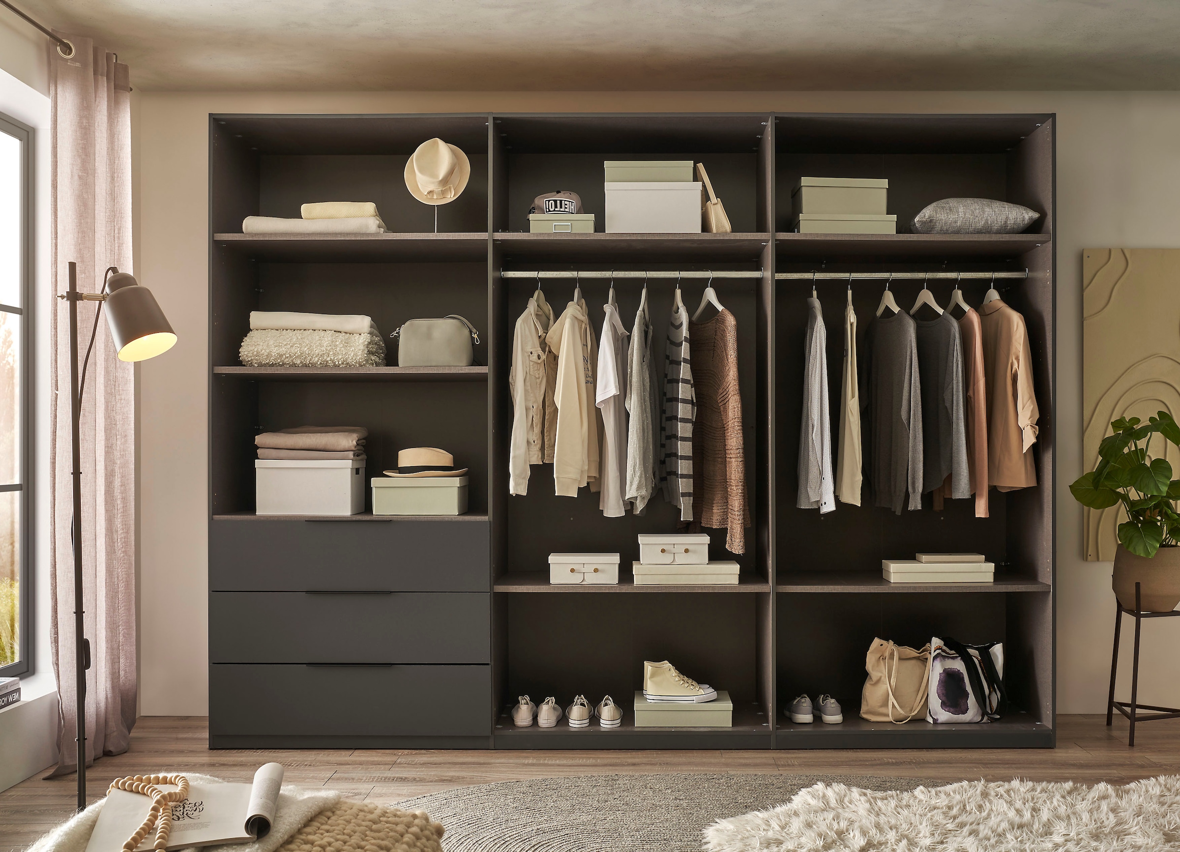 Schlafkontor Drehtürenschrank »Nuka 3m Kleiderschrank, Schrank mit 3 Schubkästen« mit farblicher Graphitabsetzung und Soft-Close-Funktion