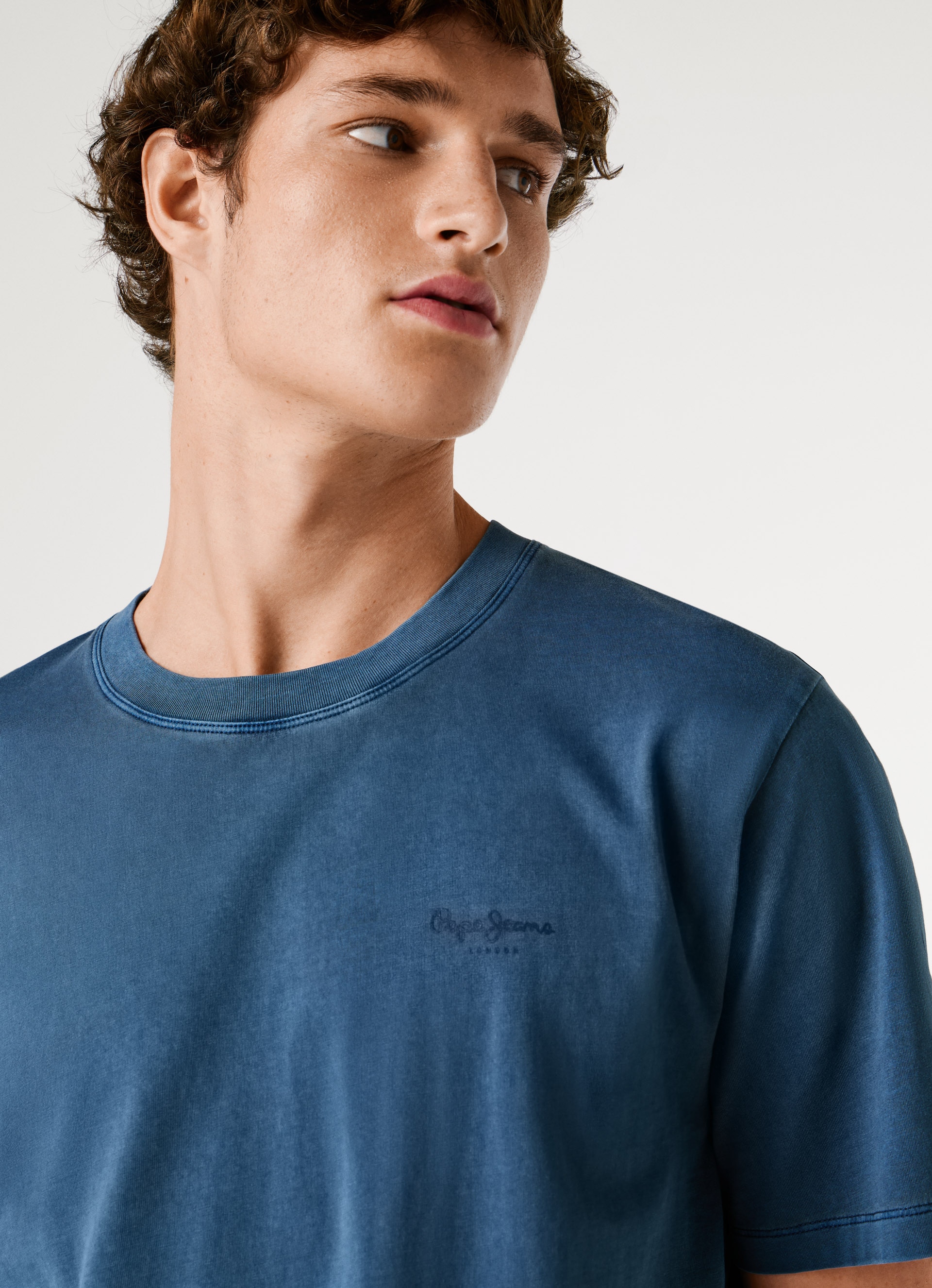 Pepe Jeans T-Shirt »JACKO« mit kleinem Ton-in-Ton Logoschriftzug