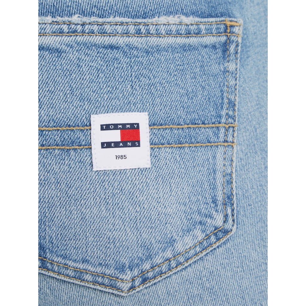 Tommy Jeans Bootcut-Jeans »Maddie«, mit Tommy Jeans Markenlabel & Badge