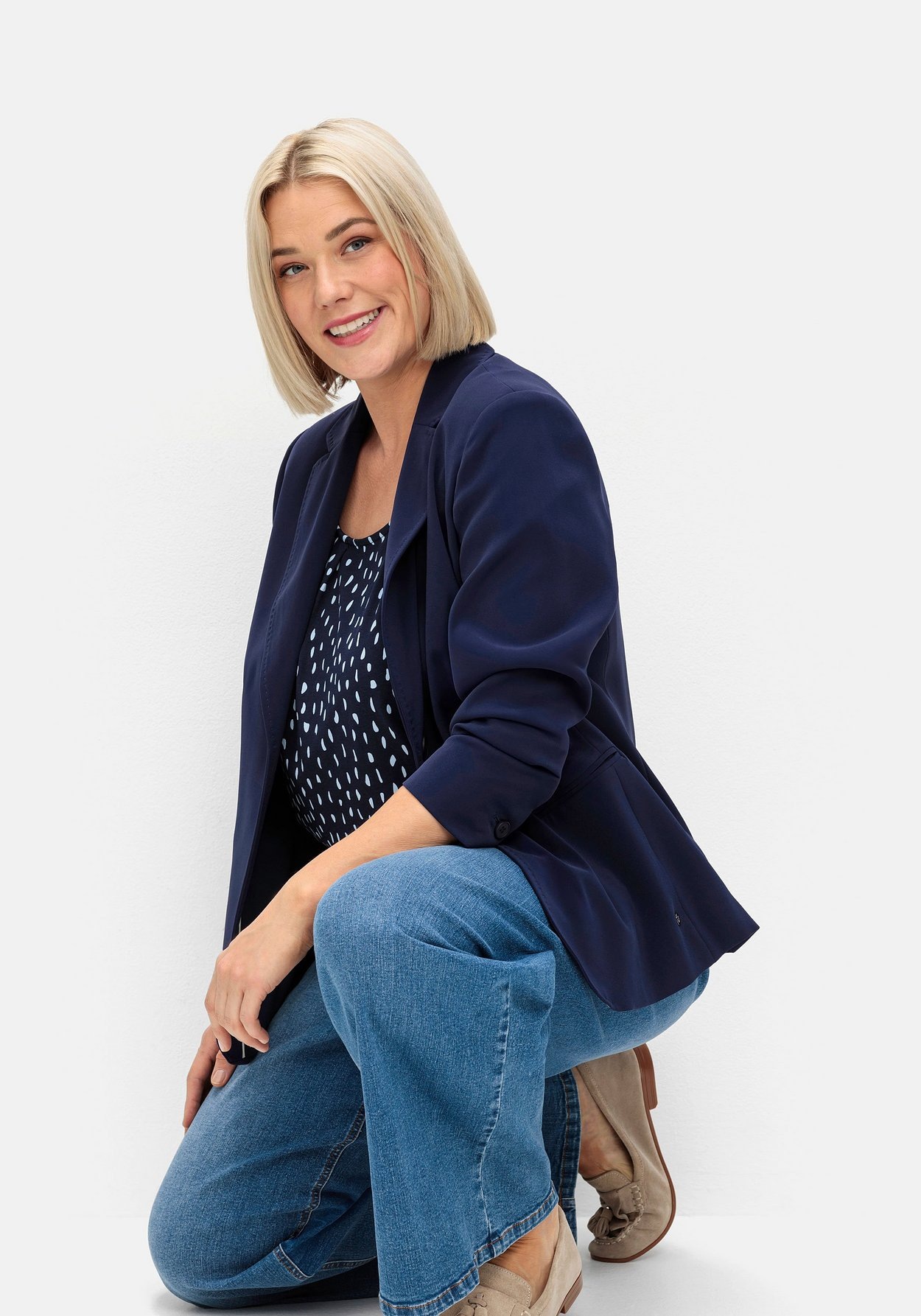 Sheego Kurzblazer »Kurzer, taillierter Blazer in taillierter Form«