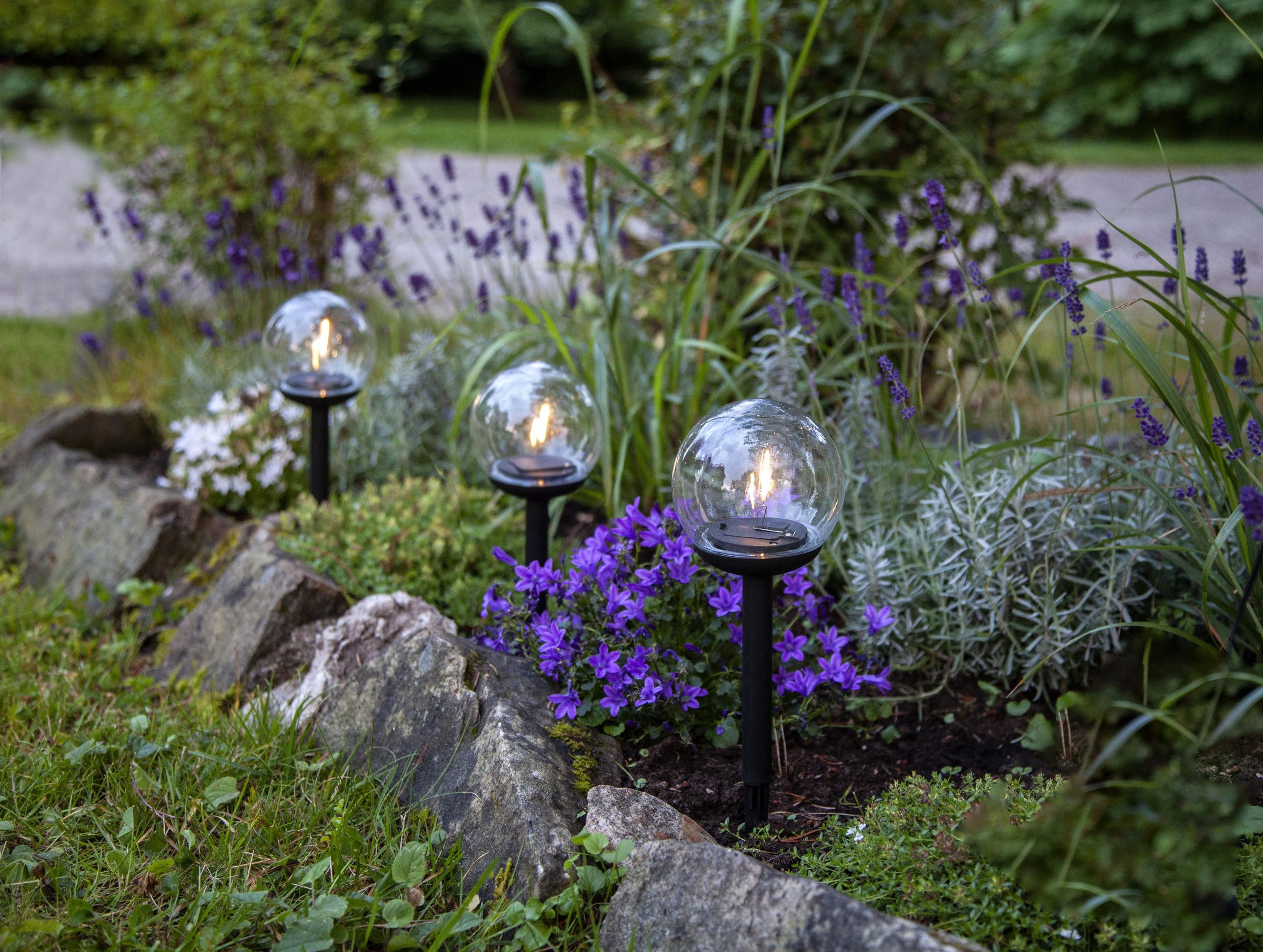 Parforce Traditional Hunting LED Solarleuchte »Solar-Wegleuchte Globe« LED-Board 3 Stk. Warmweiß 3er-Set, transparente Kugeln, Dämmerungssensor