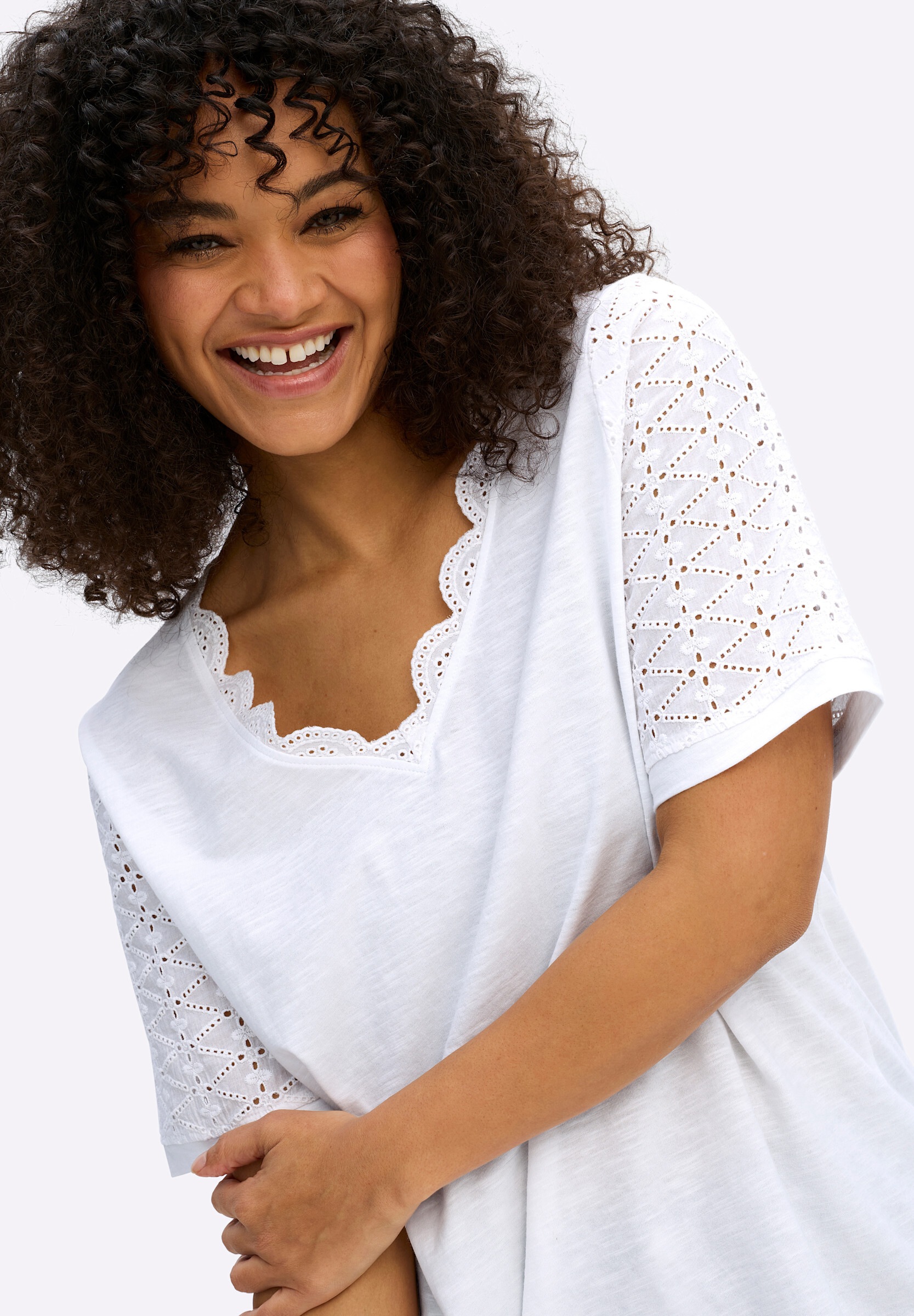 sheego by Joe Browns T-Shirt »Shirt V-Shirt mit Lochstickereien und Muschelsaumkante«