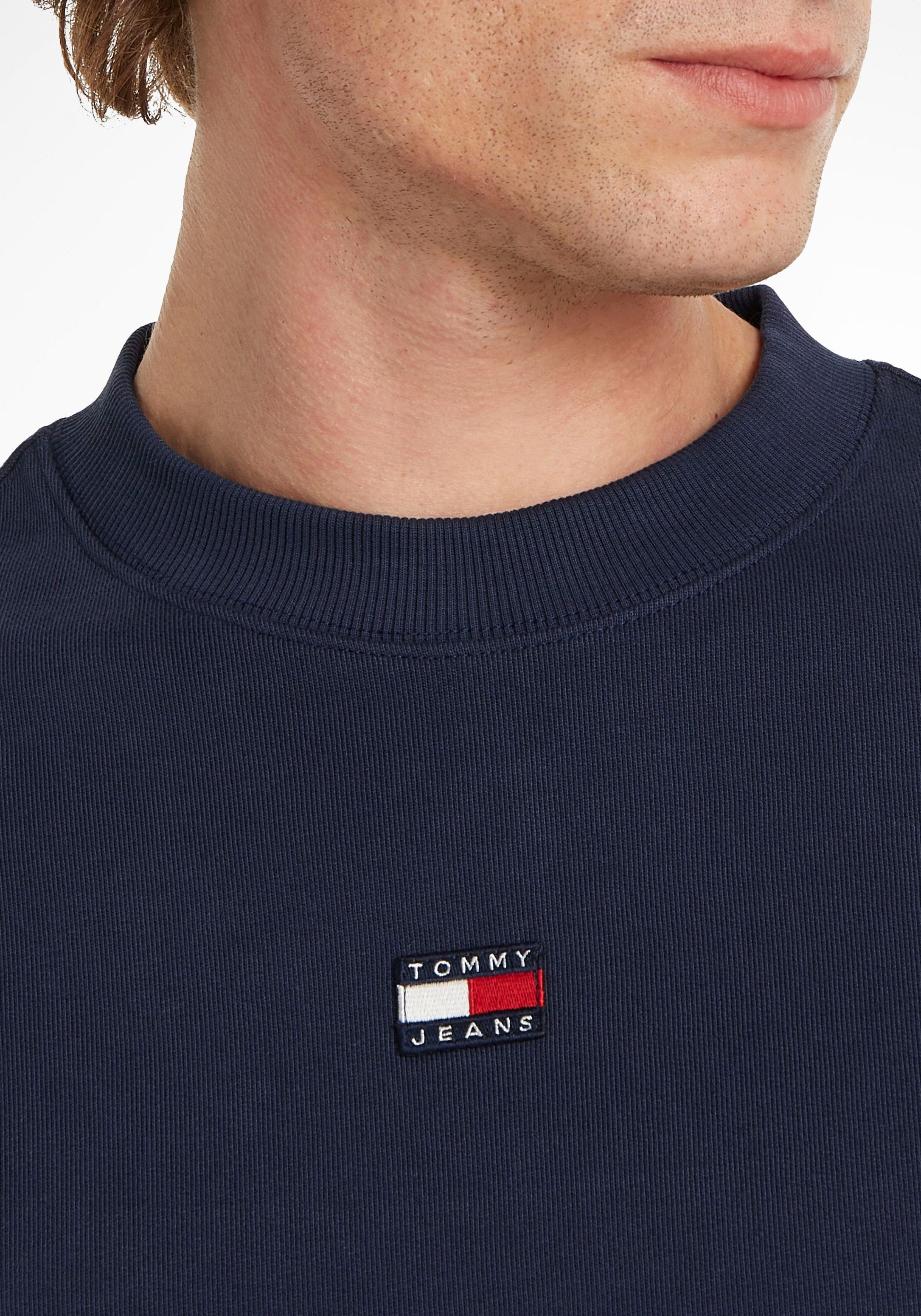 Tommy Jeans CREW«, online Sweatshirt bei »TJM OTTO BADGE shoppen Stickerei XS RLX mit Tommy Jeans