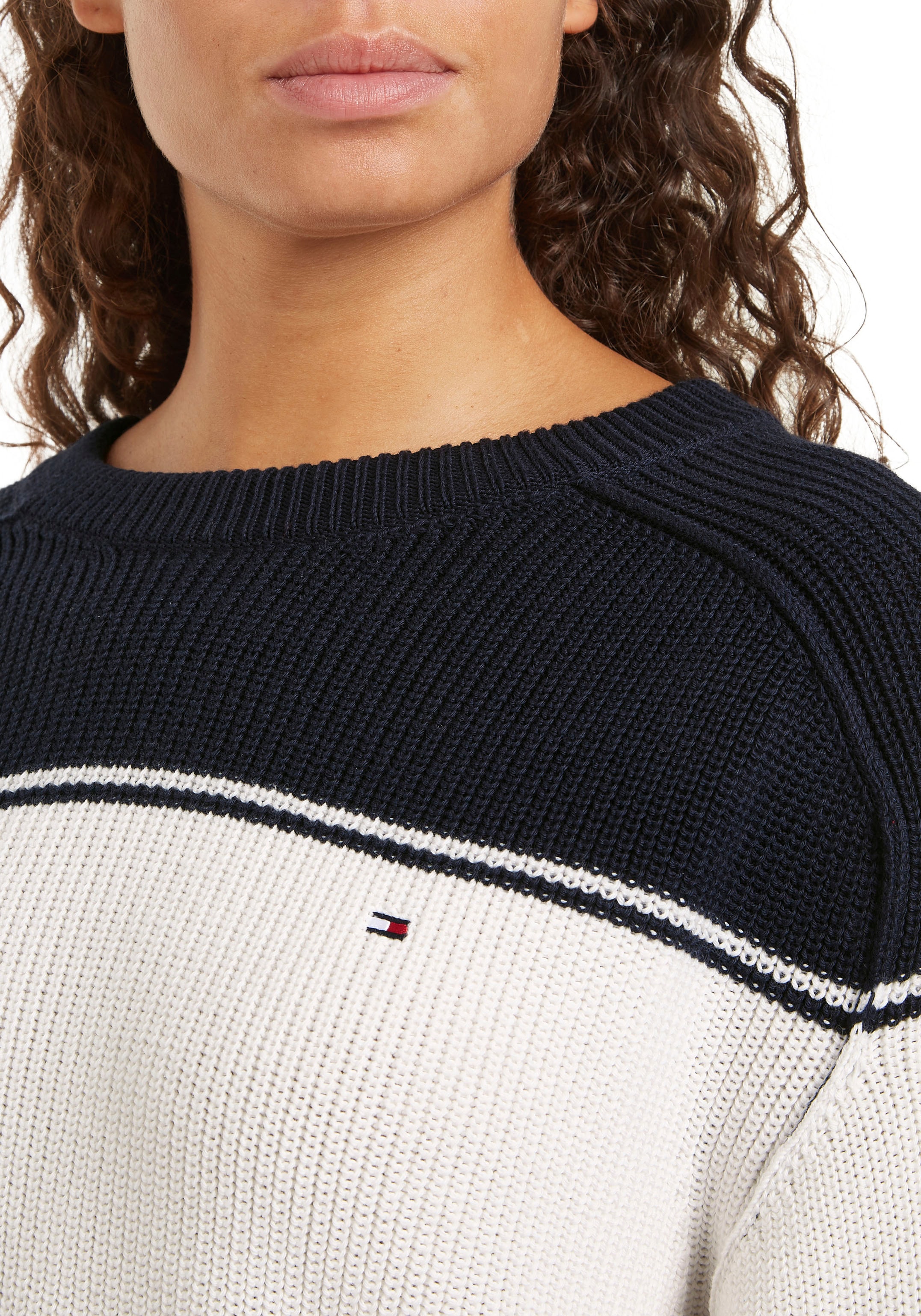 Tommy Hilfiger Rundhalspullover, (Global Serie TH WOMEN), mit Logostickerei