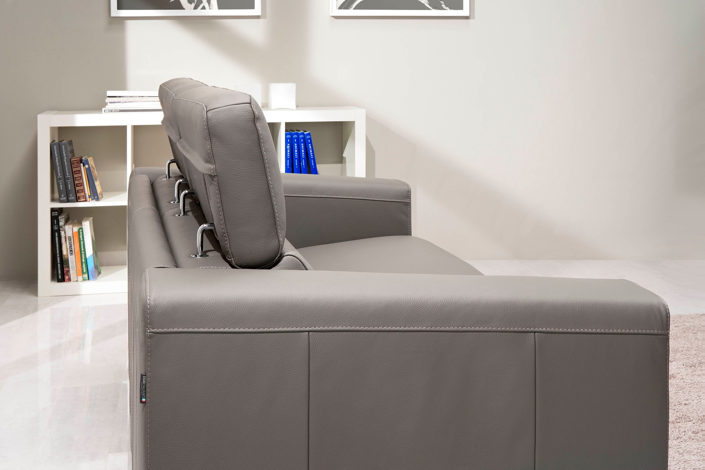 Egoitaliano Schlafsofa »Cabiria, Design und super Sitz- und Liegekomfort«, Sofa inkl. Schlaffunktion, Kopfteile verstellbar, mit Metallfüßen