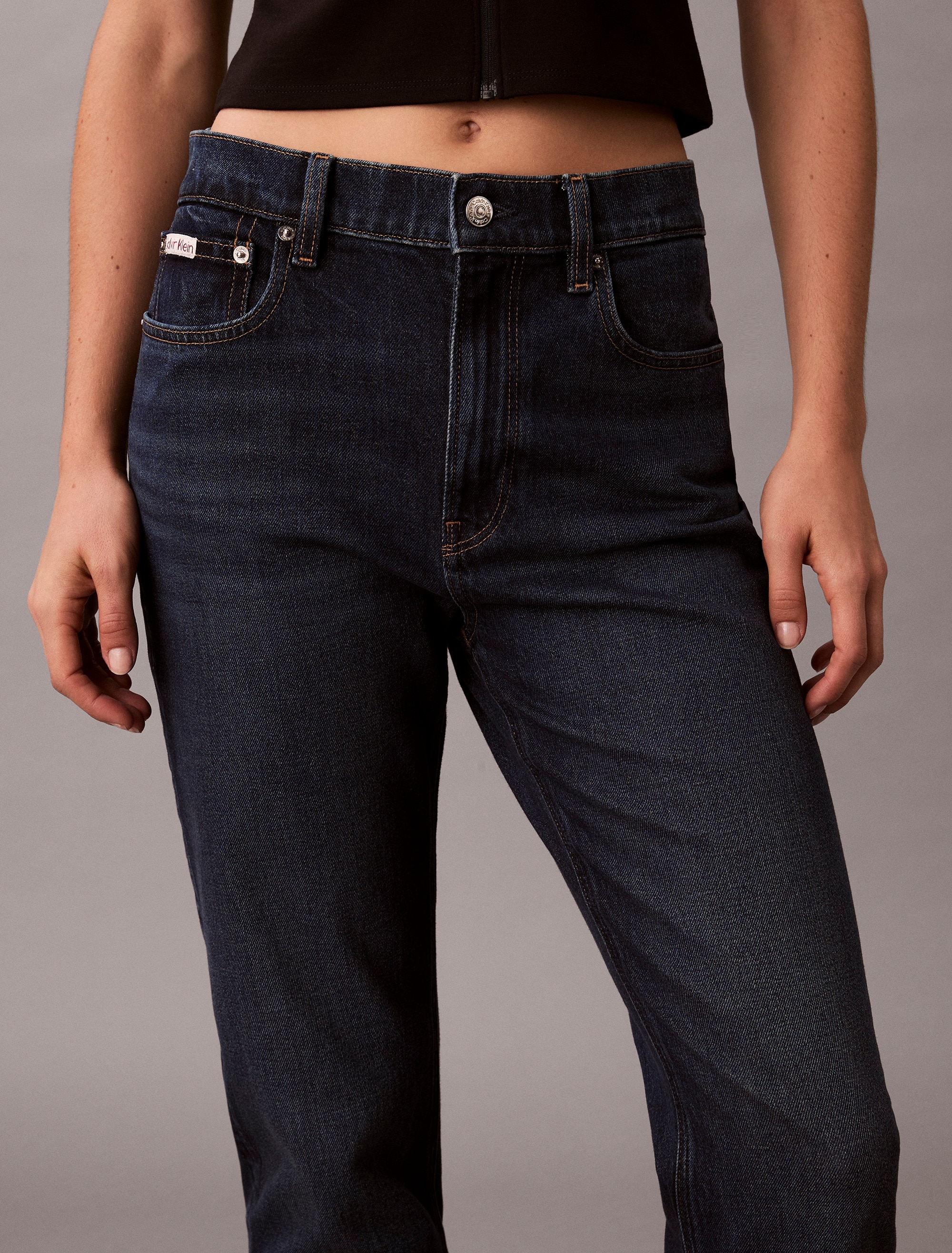 Calvin Klein Jeans Mom-Jeans »NEW MOM JEAN« mit Markenlabel am Bund