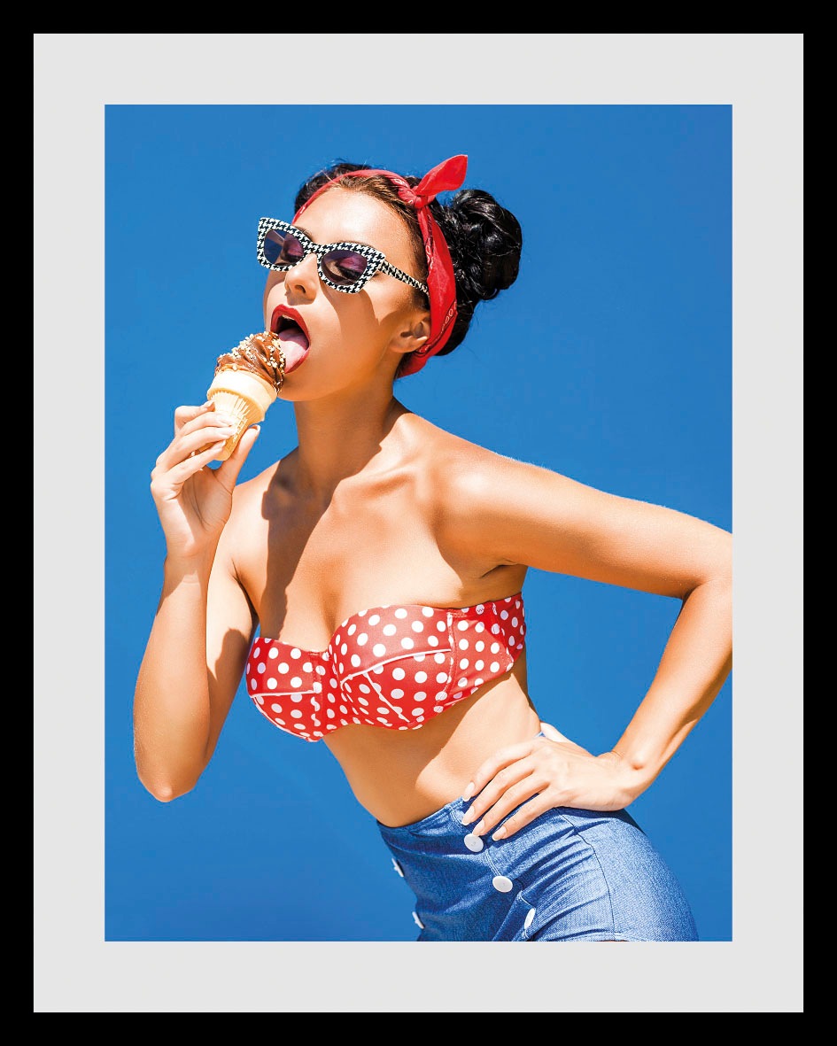 queence Bild »Daniela«, Frau-Bilder von Frauen-Art-Kunst-Fashion-Mode-Magazincover-Süßigkeiten, (1 St.), HD Premium Poster-Druck inkl. Holzrahmen