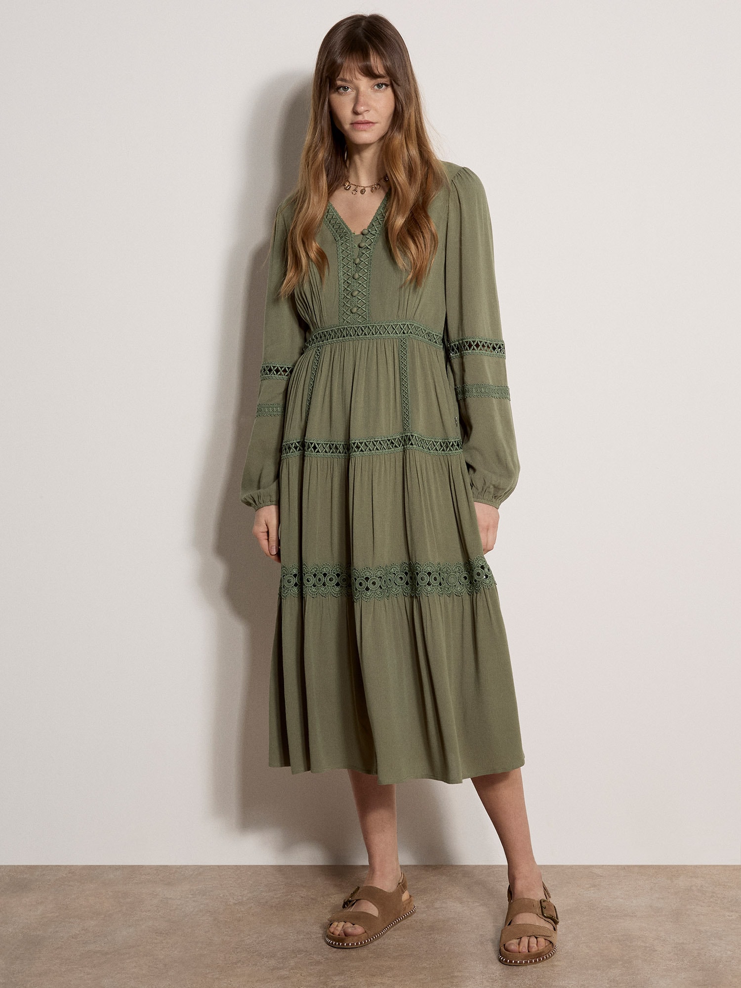 Apricot Midikleid »Midikleid« mit Spitzenbesatz und Stufen