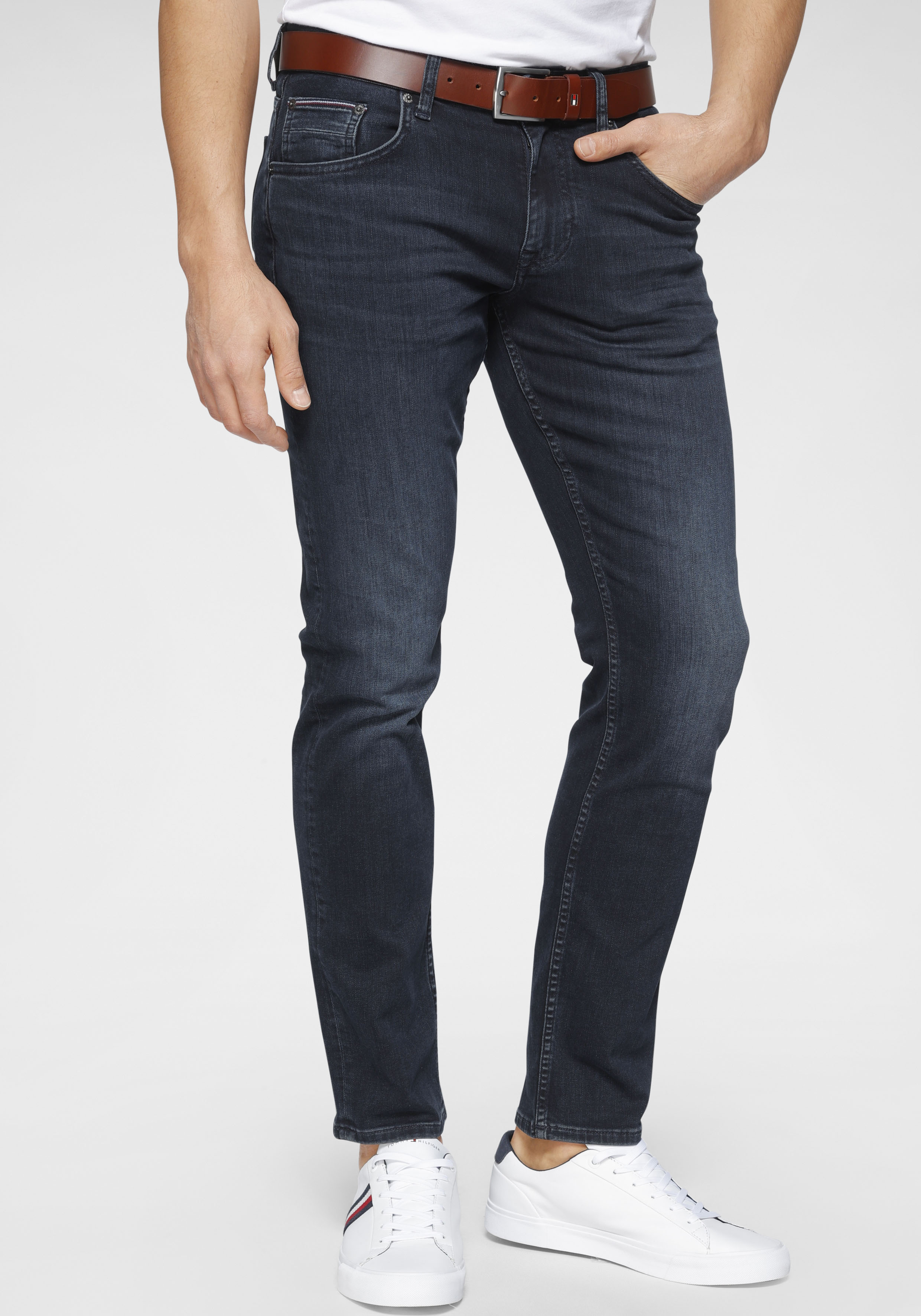 Tommy Hilfiger Slim-fit-Jeans »HERITAGE MILAN SLIM Tommy Logo-Badge im OTTO Online