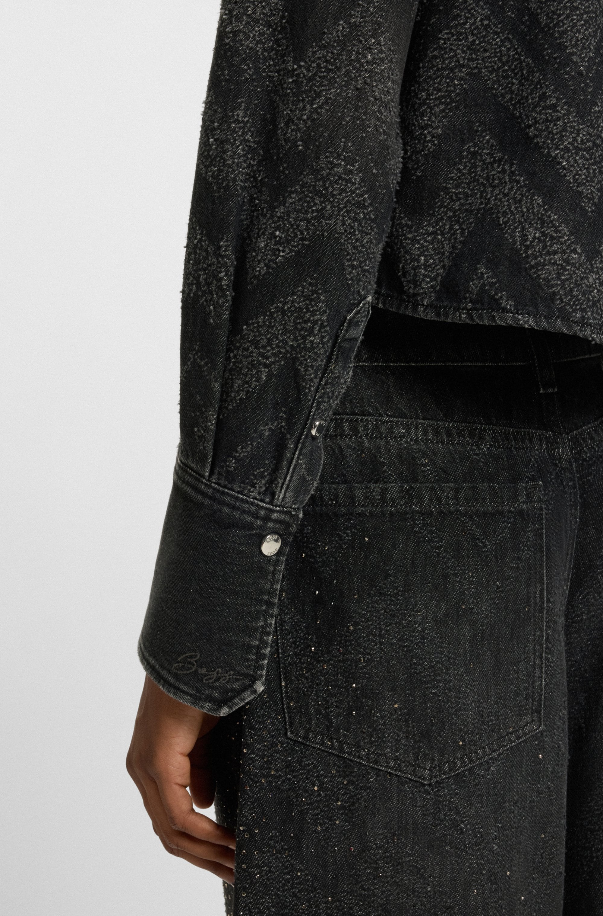 BOSS ORANGE Hemdbluse »SHIRT LS 1.0 Premium Damenmode«, in verkürzter Länge, mit Lasertextur