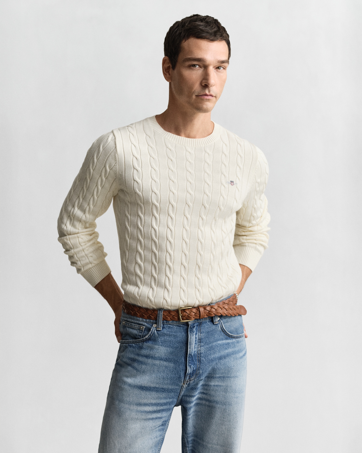 Gant Strickpullover »COTTON CABLE C-NECK« mit Wappen-Logostickerei auf der Brust