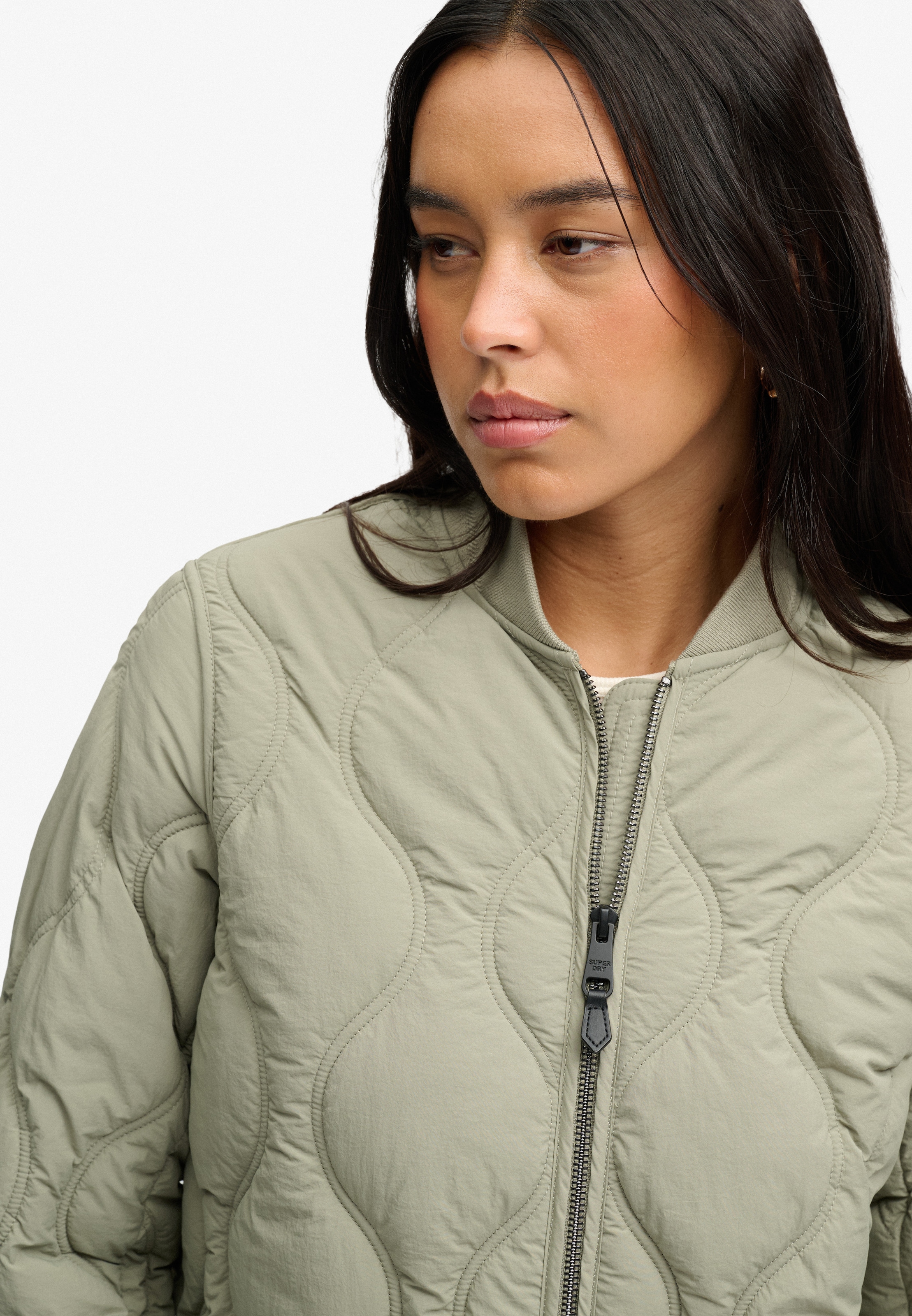 Superdry Steppjacke »LONG ONION QUILT LINER JKT« mit Obermaterial aus Nylon, Relaxed Fit, pflegeleicht, unifarben