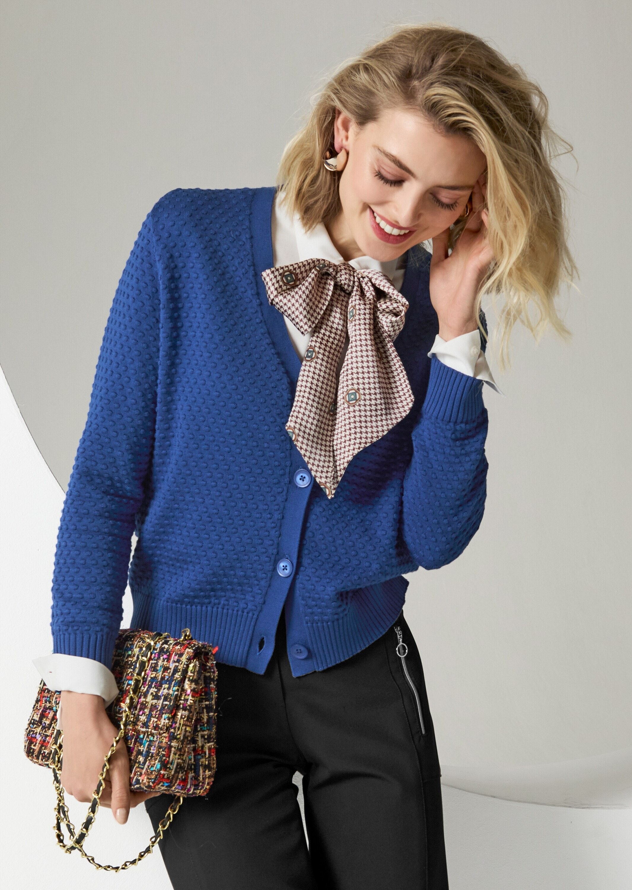 MADELEINE Strickjacke »Strickjacke Eleganter Cardigan mit V-Ausschnitt« Strukturstrick