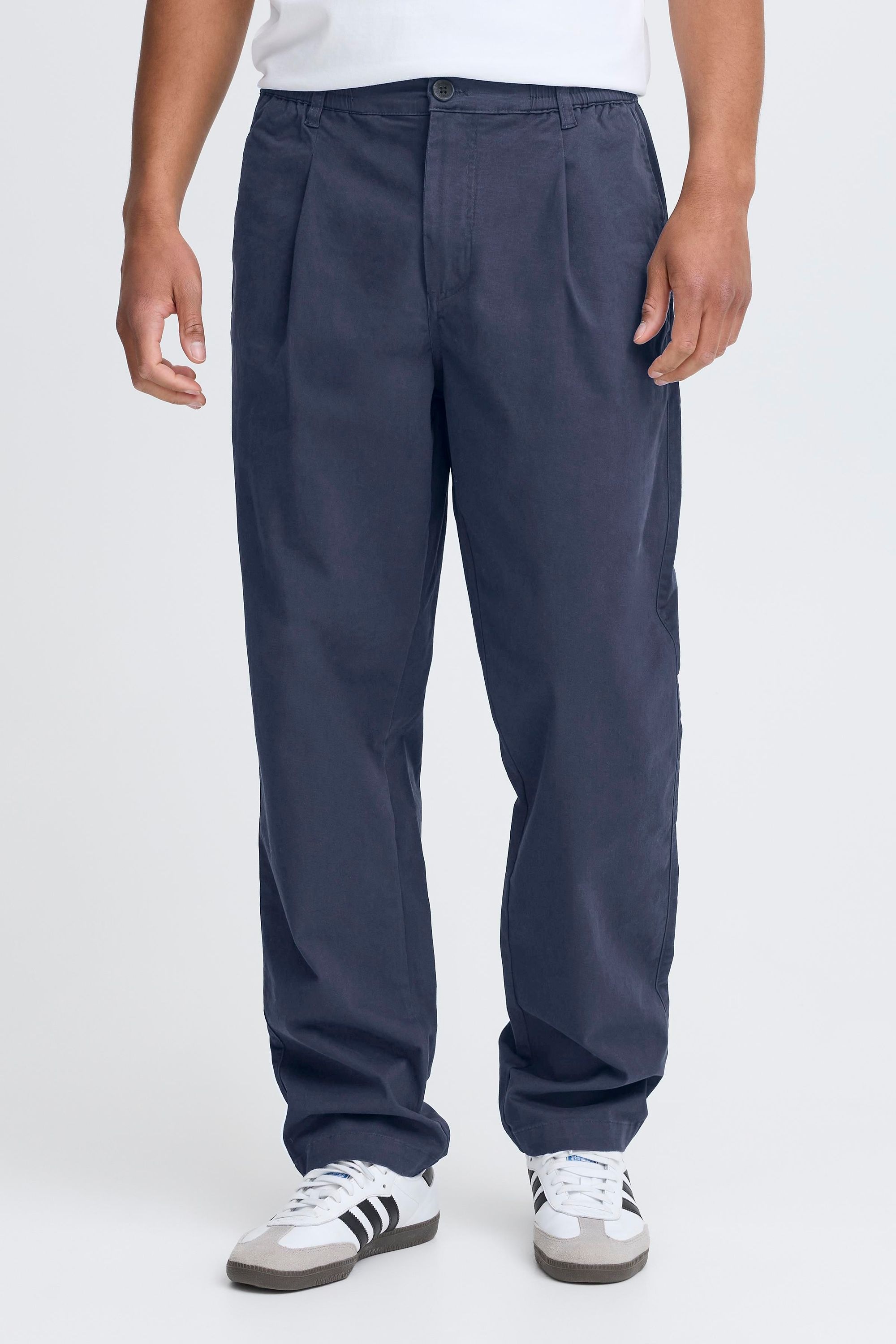 !Solid Chinohose »Chinohose SDLIAM PLEAT ELAST.«