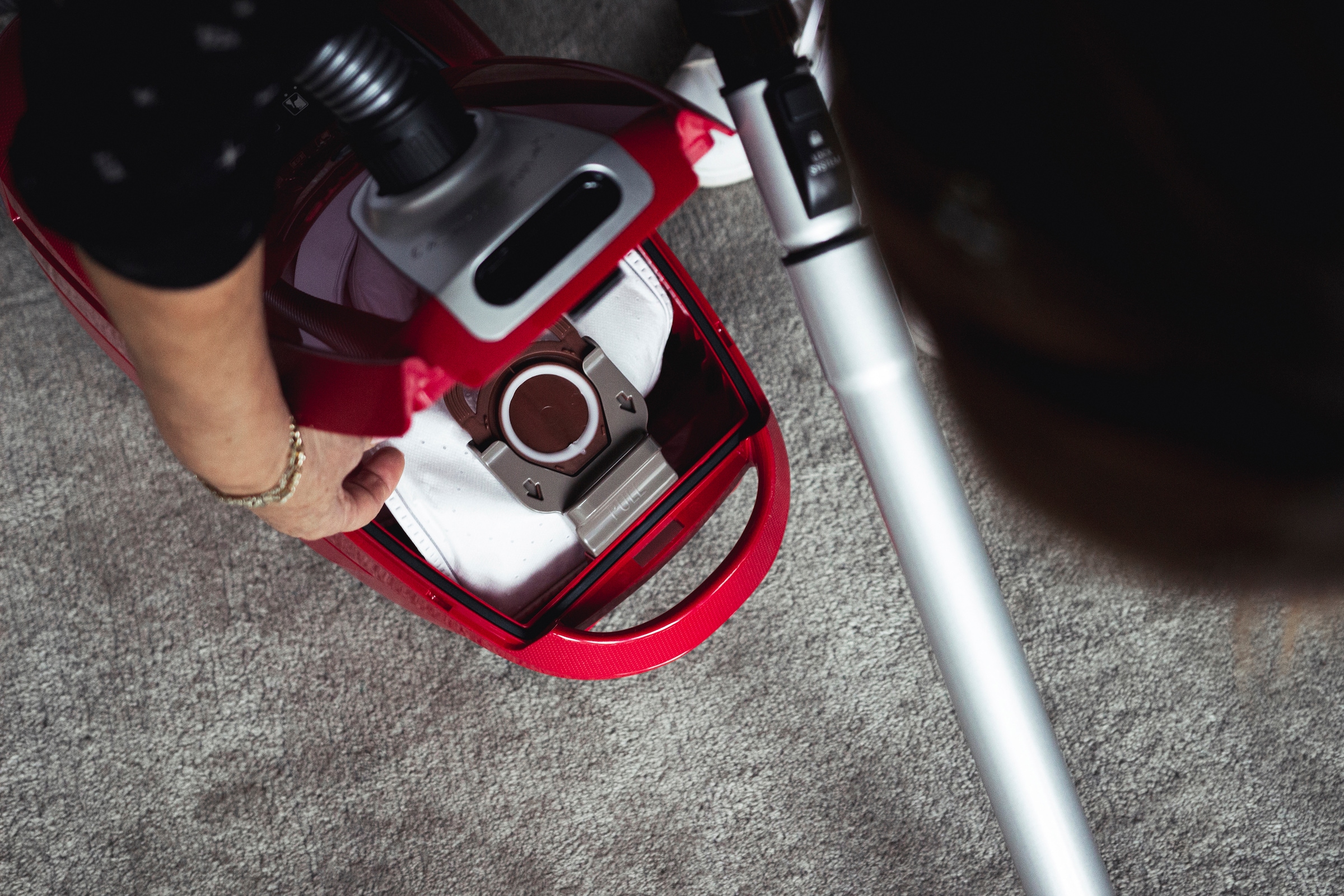 Rowenta Bodenstaubsauger »Silence Force Allergy+ Home & Car, mit Beutel, 450 W, 4,5 L Kapazität«, 450 W, mit Beutel, starker EffiTech-Motor, 8,4 m Netzkabel, 4 Leistungsstufen, RO7793