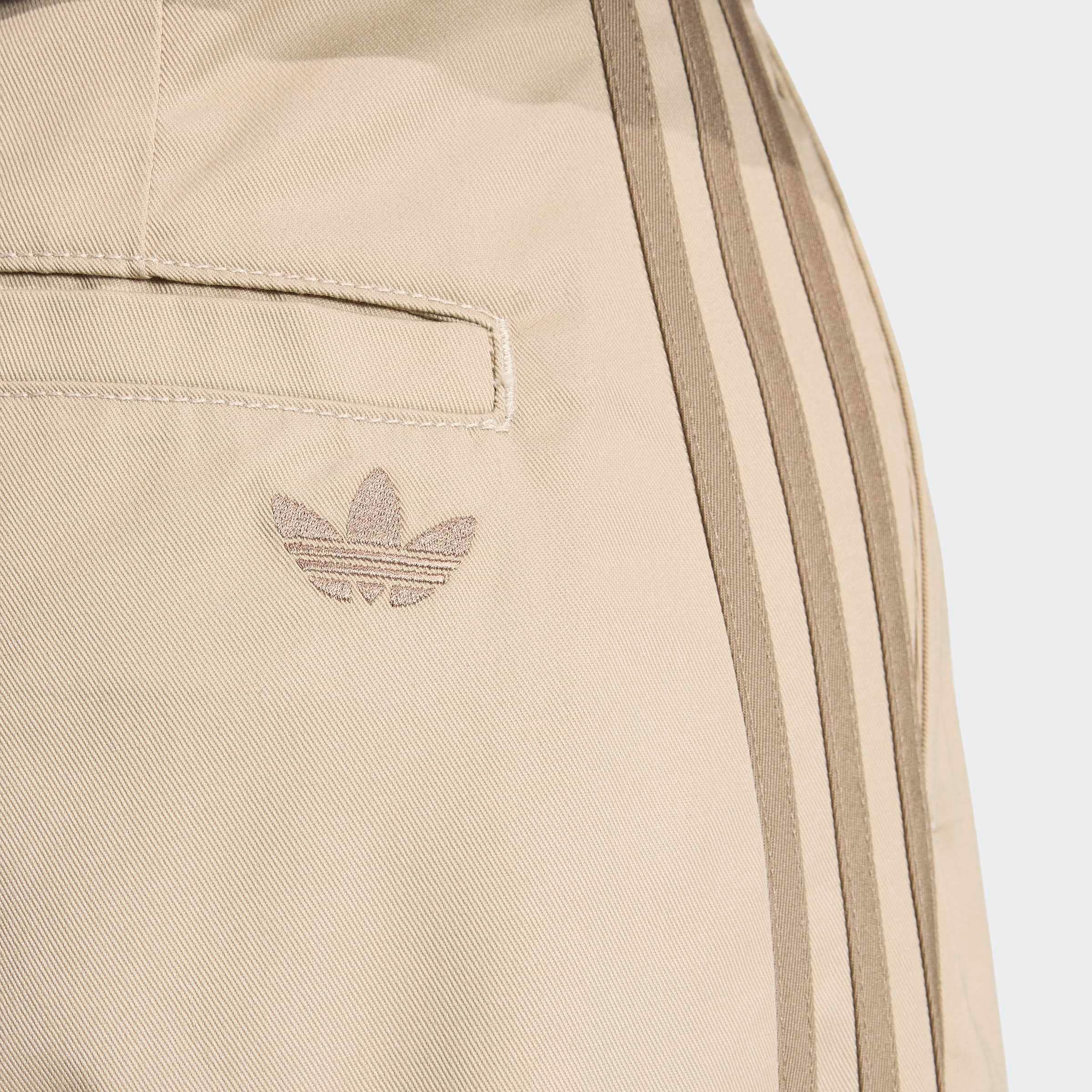 adidas Originals Sporthose »TAILORED«  mit Nadelstreifen, aus gewebtem Twill, locker geschnitten
