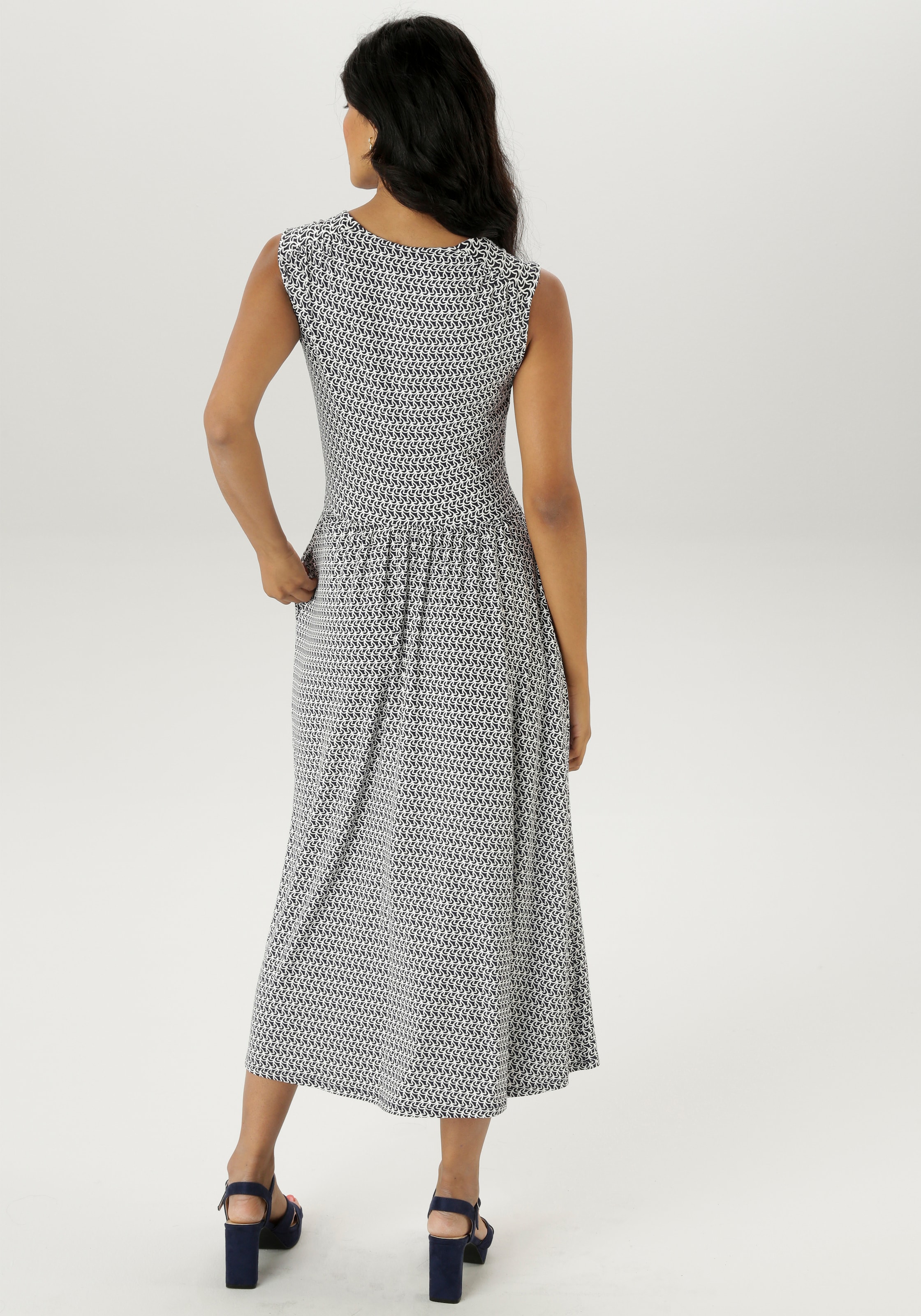 Aniston SELECTED Sommerkleid, mit zwei praktischen Eingrifftaschen