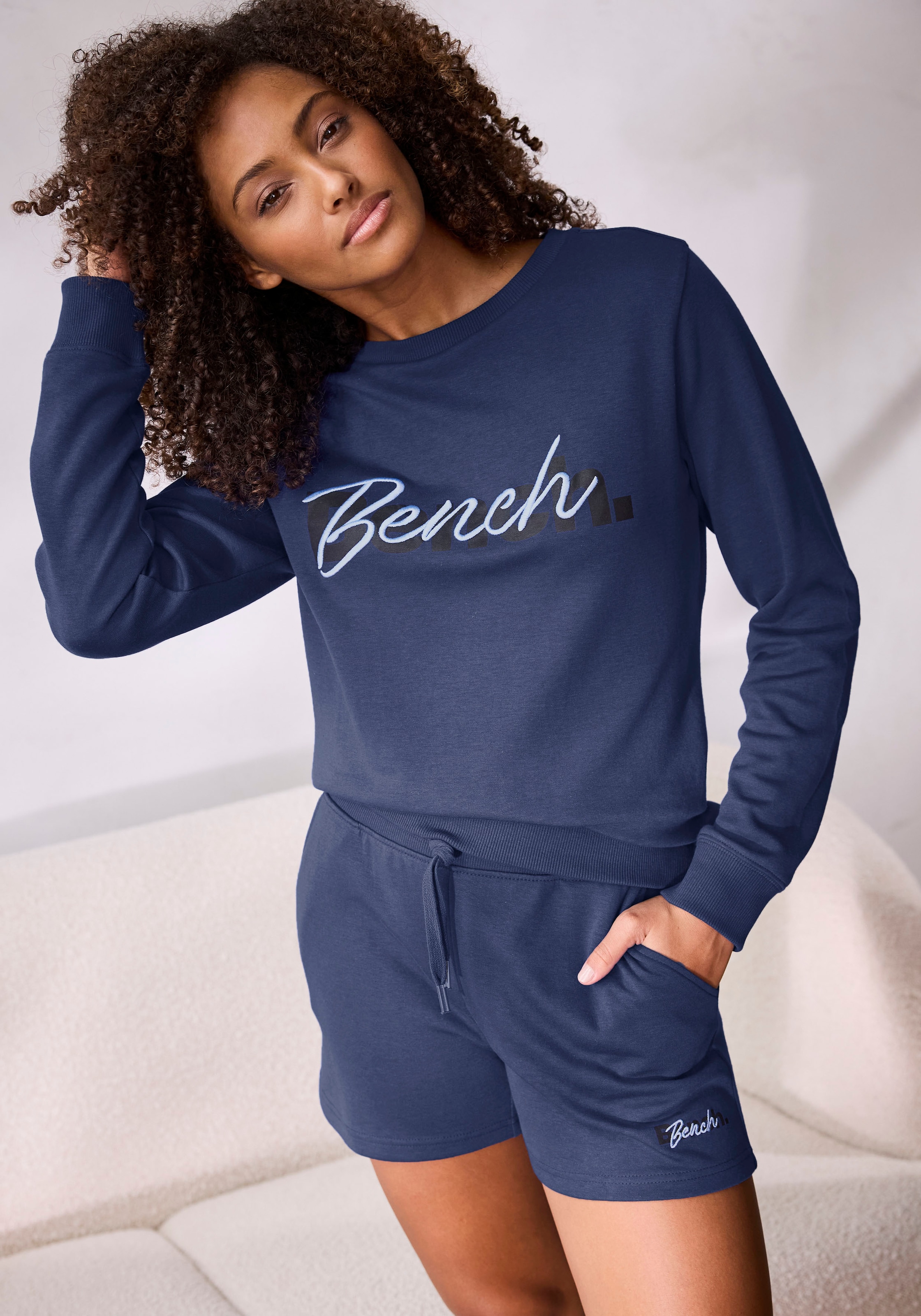 Bench. Loungewear Sweatshirt, mit Logodruck und Stickerei, Loungeanzug