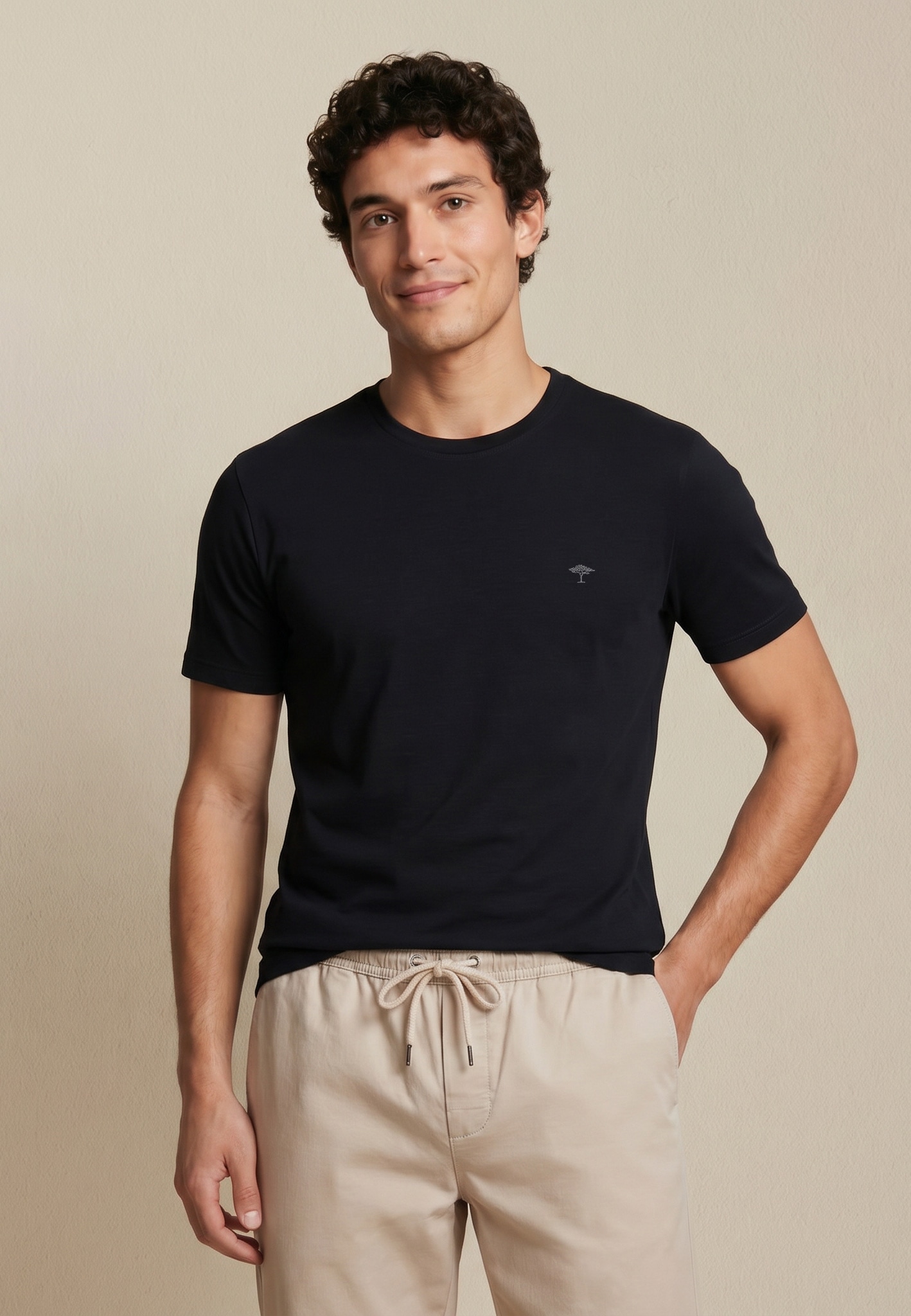 FYNCH-HATTON T-Shirt »FYNCH-HATTON Basic T-Shirt« Sommershirt in unifarben, mit Logostickerei