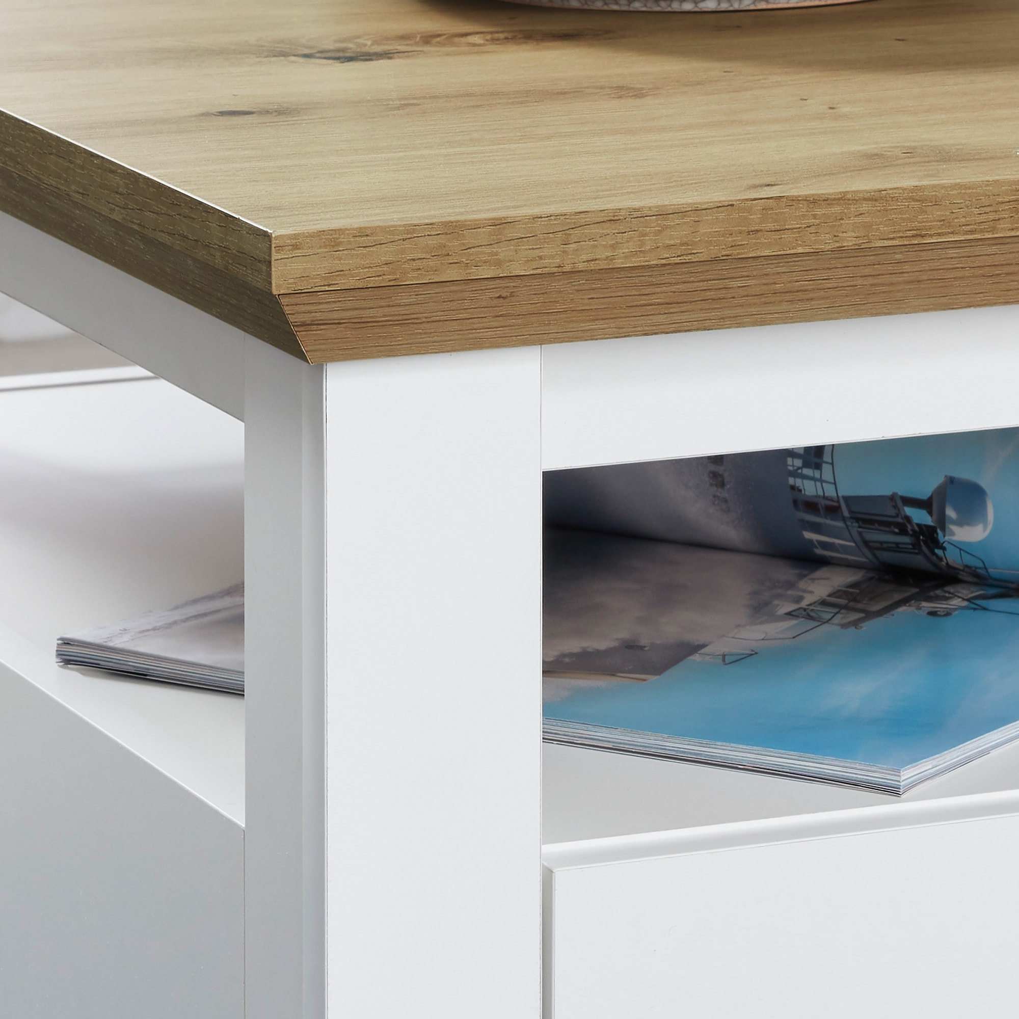 INOSIGN Couchtisch »Ulm«, Wohnzimmertisch in Weiß/Eiche mit abgeschrägtem Oberboden - 70/70 cm