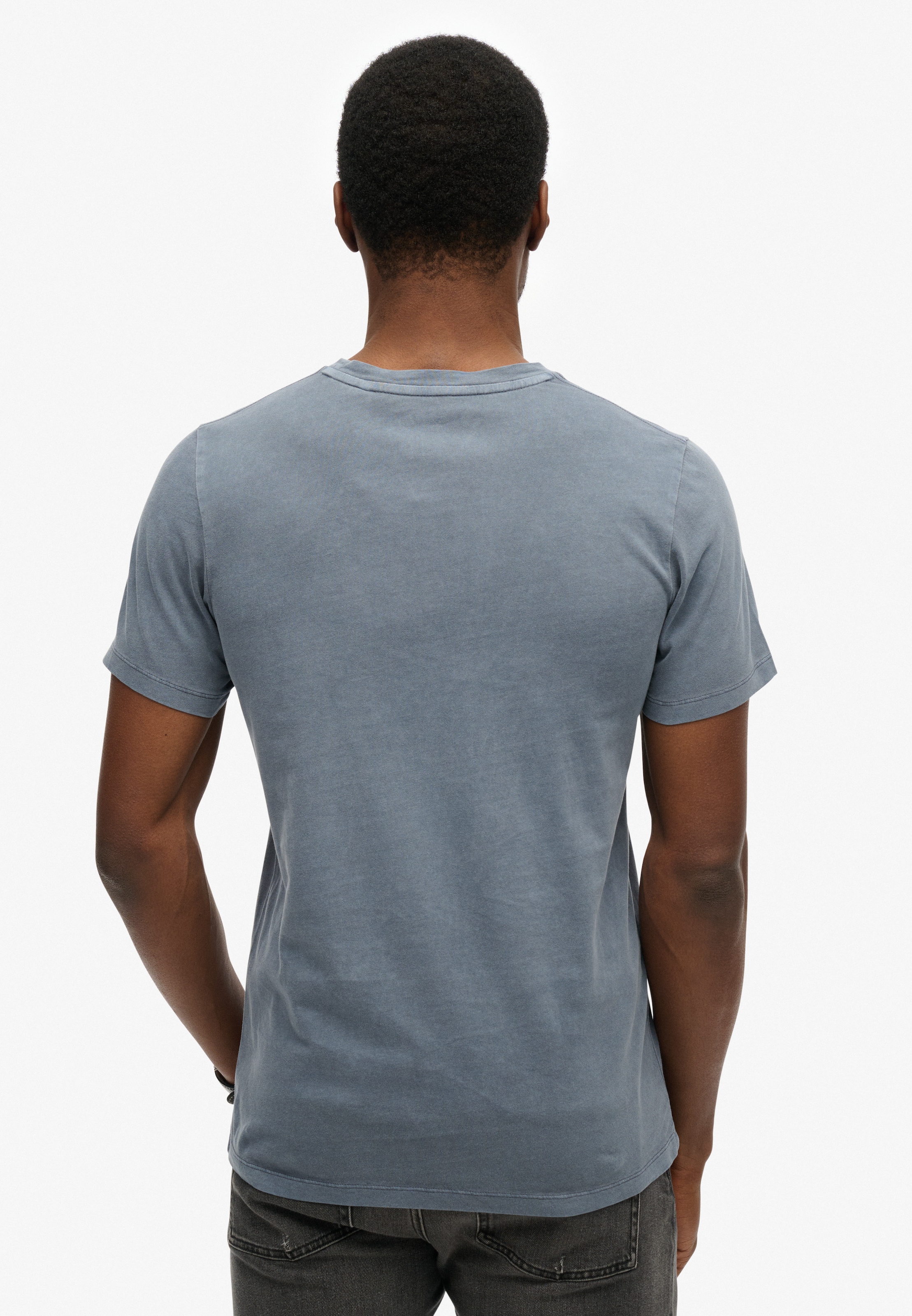 Superdry Rundhalsshirt »CLASSIC ESSENTIAL POCKET TEE«, mit stylischer, aufgesetzter Brusttasche