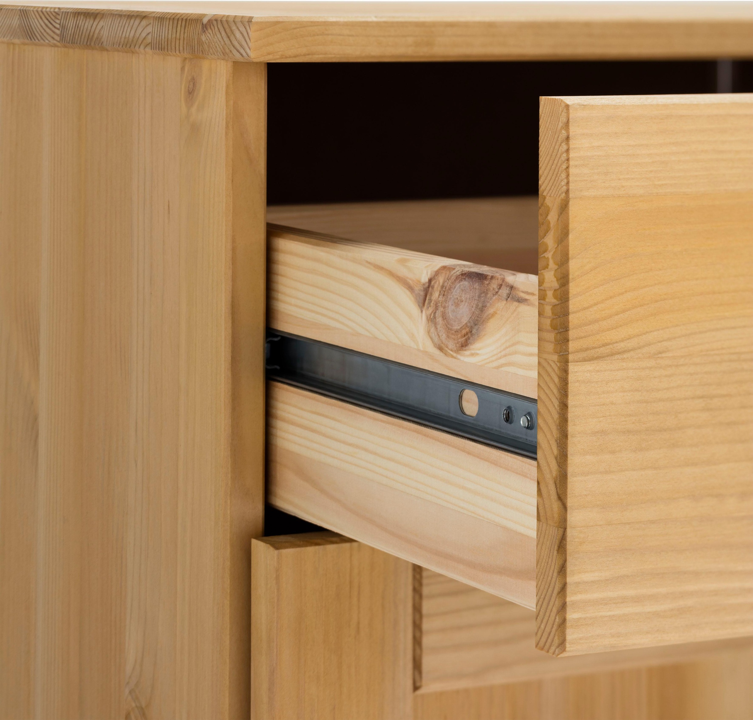 Home affaire Küchenbuffet »Oslo« 125 cm breit, aus massiver Kiefer, mit 2 Glastüren, Metallgriffe