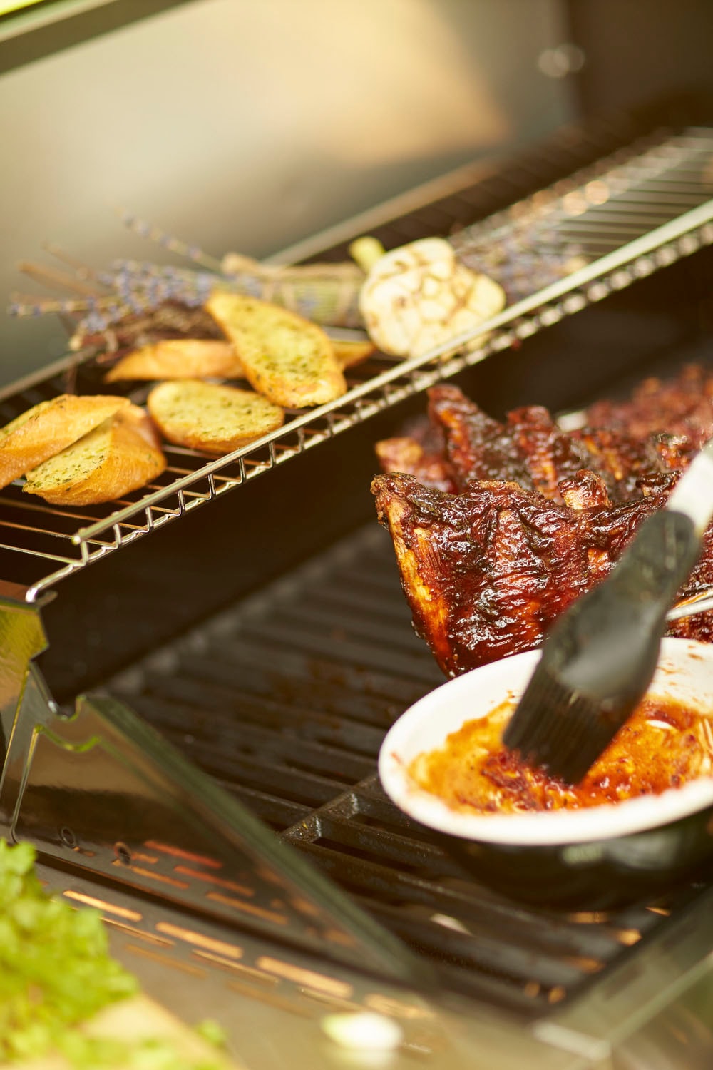 RÖSLE Gasgrill »BBQ-Station VIDERO, 25521«, G3 Edelstahl, 3 Haupt- und 1 Seitenbrenner, beleuchtete Drehknöpfe
