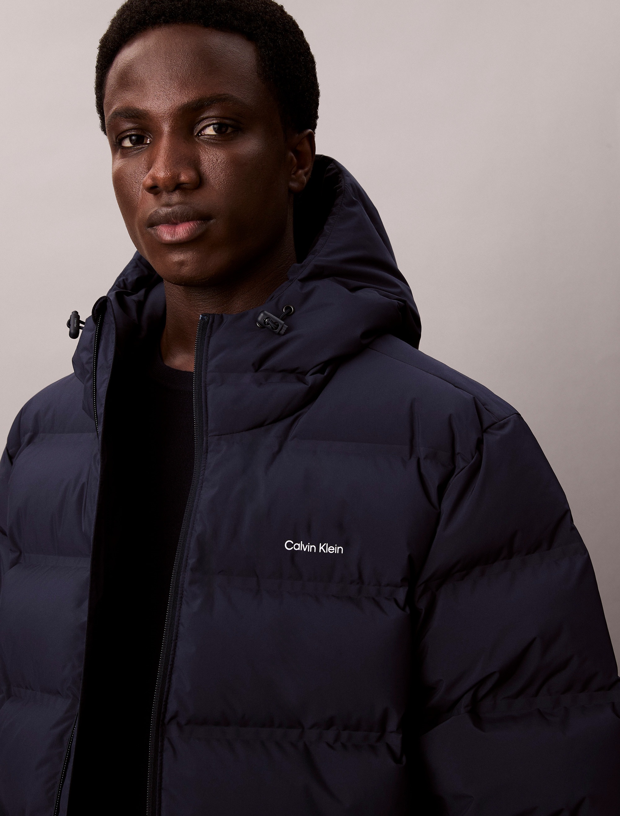 Calvin Klein Steppmantel »LS BONDED CHNNLD LONG HOODED PUF«, Mit Rundhalsausschnitt, regular fit