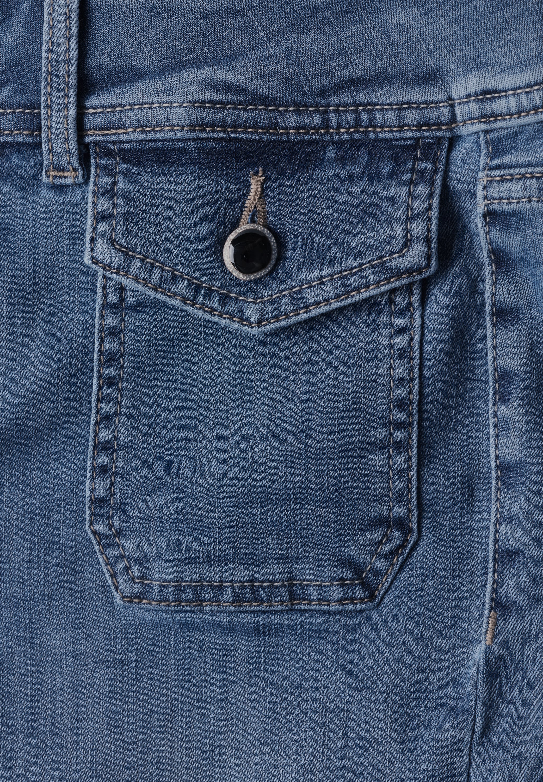 STREET ONE Straight-Jeans mit aufgesetzten Taschen und Stretch
