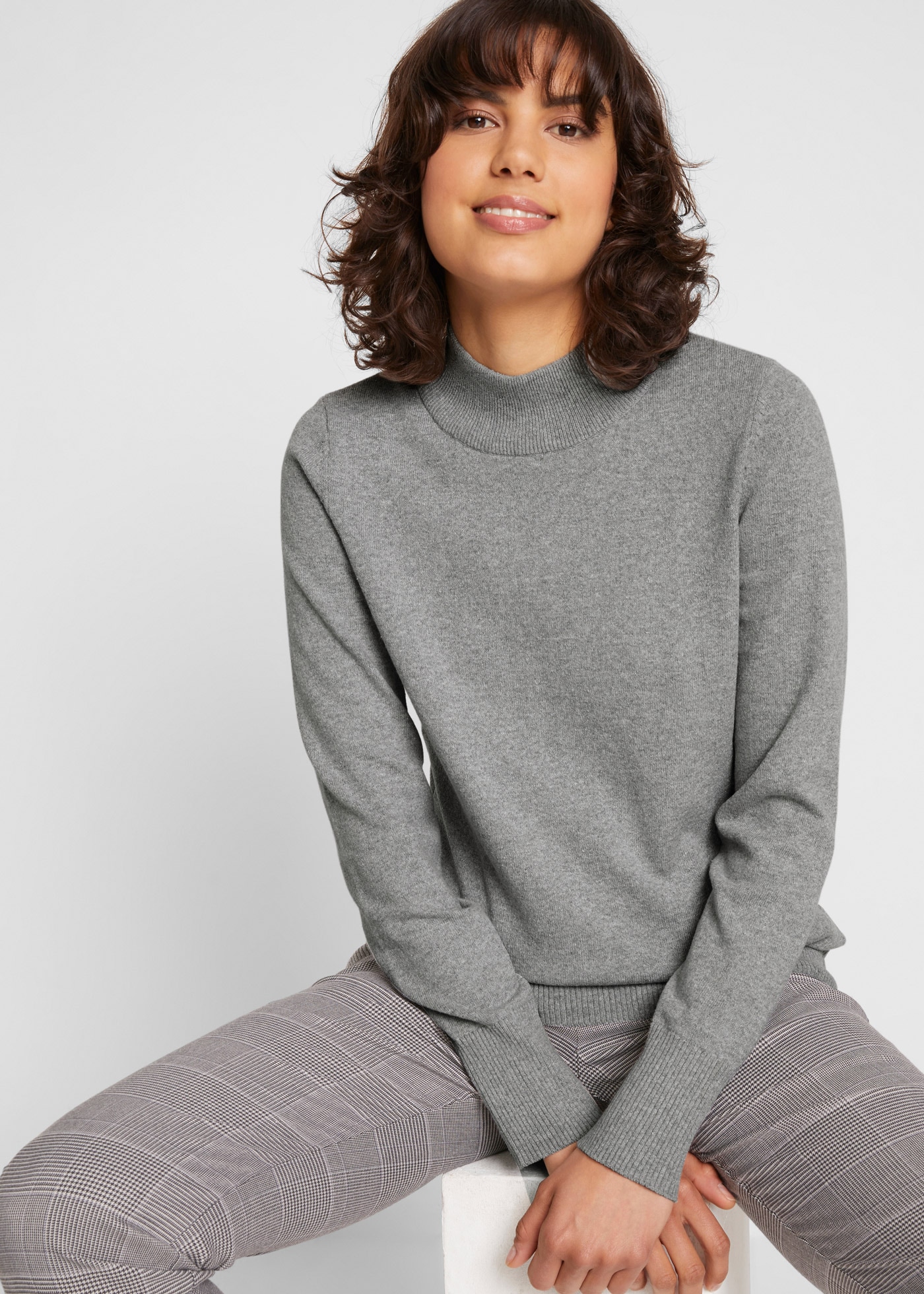 bonprix Strickpullover aus Strickmaterial, atmungsaktiv, pflegeleicht, mit Stehkragen