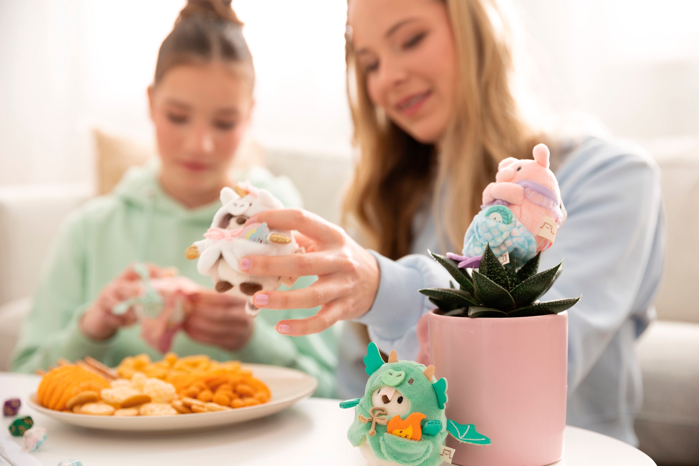 Nici Kuscheltier »mymochi, Eisbär Snono 8 cm mit Flamme und Drachenkostüm«, (Set), in Geschenkbox