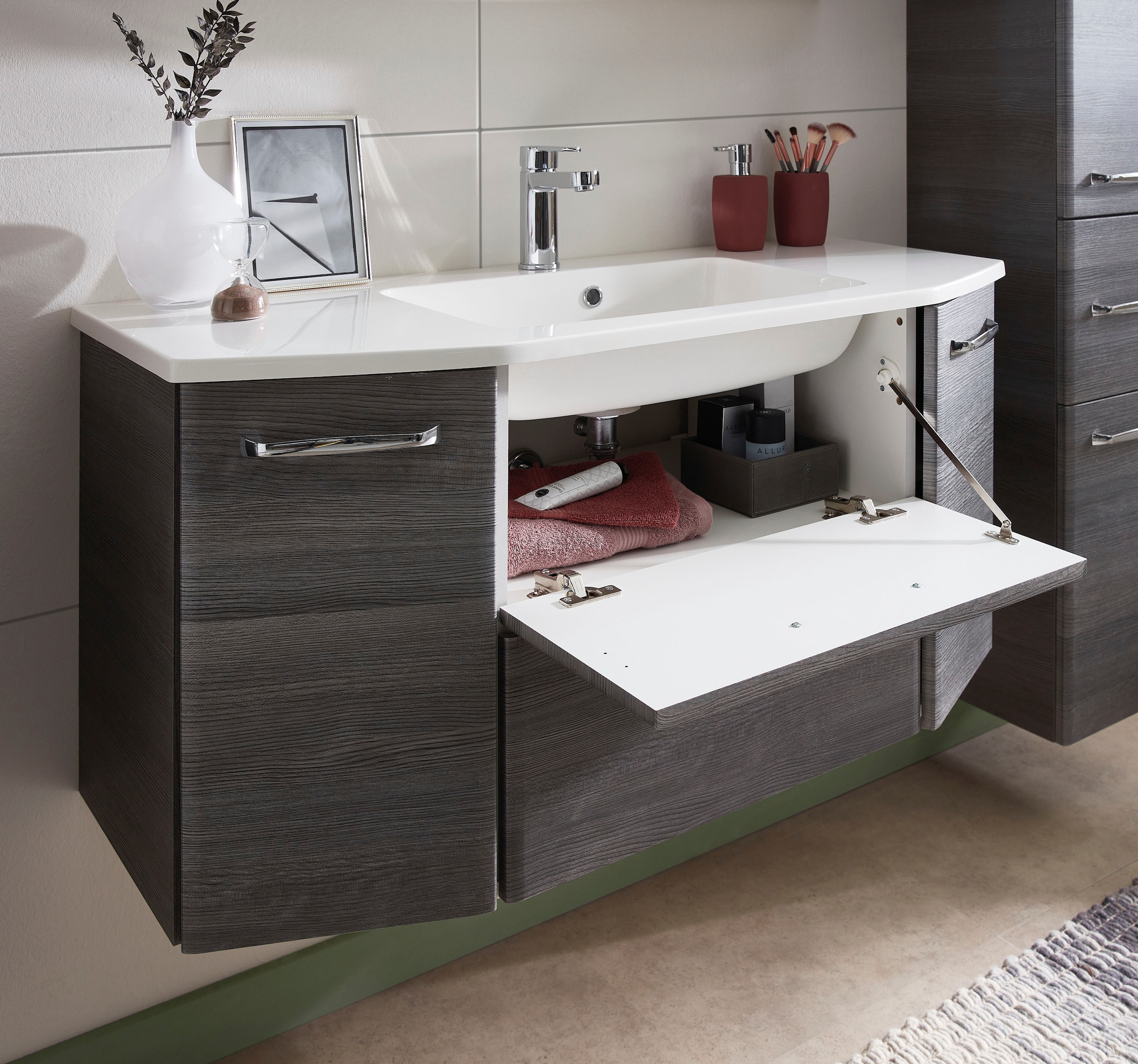 Saphir Waschtisch »Quickset Waschplatz, Mineralmarmor-Waschtisch, 112 cm breit, 2 Türen«, Unterschrank mit Waschbecken, inkl. Türdämpfer, Griffe Chrom Glanz