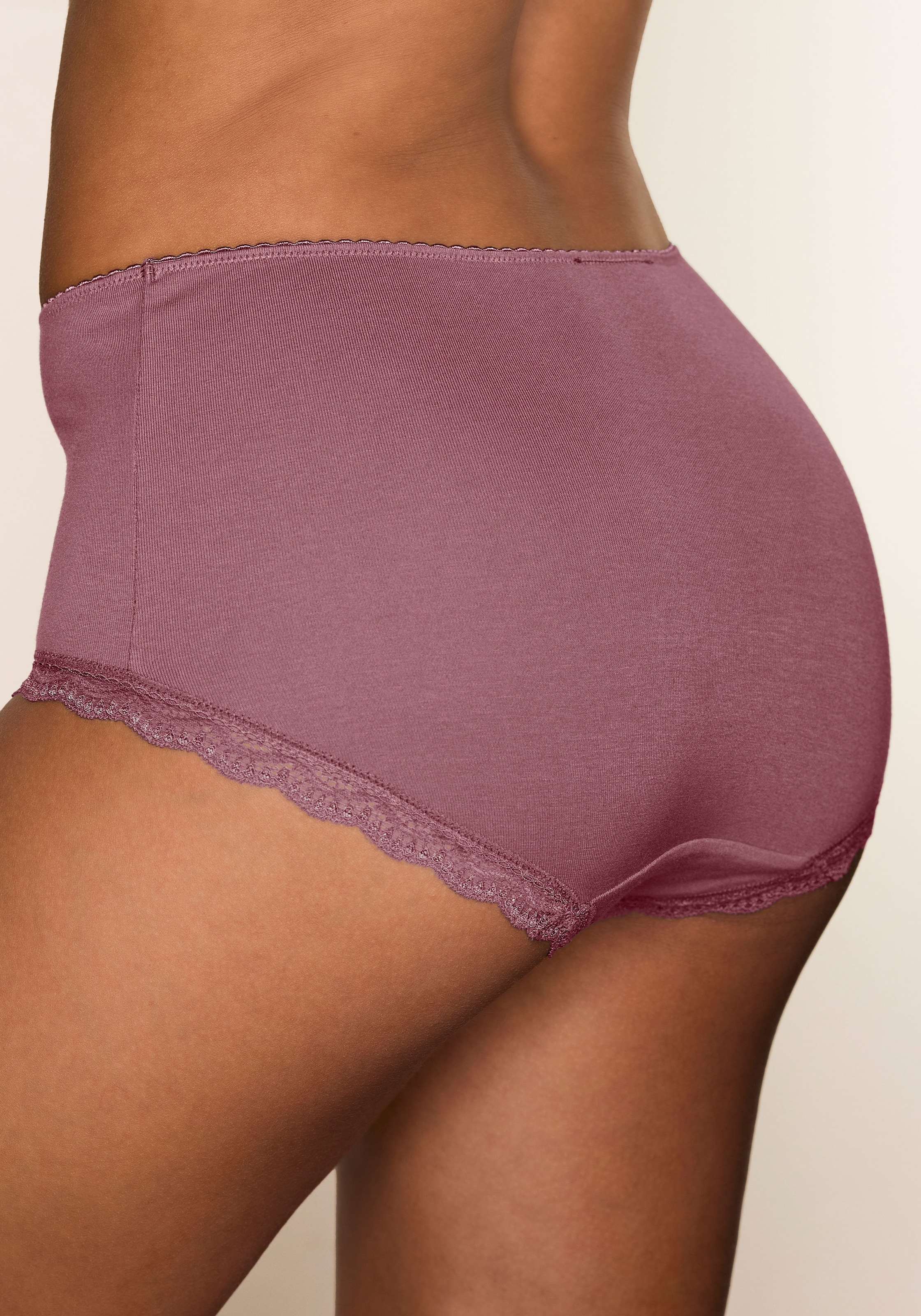 LASCANA Taillenslip 5er-Pack,  aus elastischer Baumwolle mit zarter Spitze, mit Aufbewahrungsbox