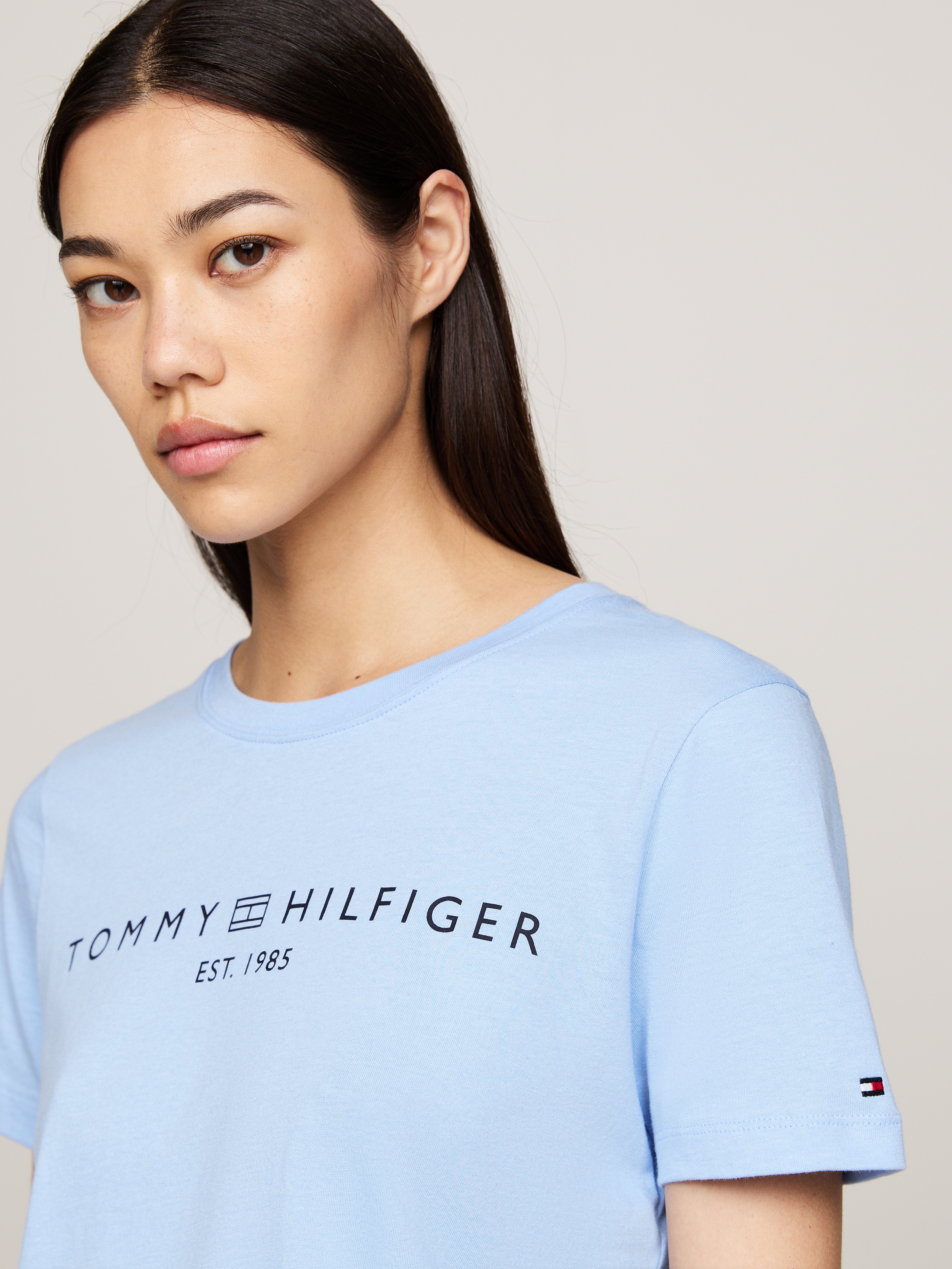Tommy Hilfiger T-Shirt »REG CORP LOGO C-NK mit Logoschriftzug und Stickerei«, meliert, casual, regular fit, Baumwolle, Rundhals