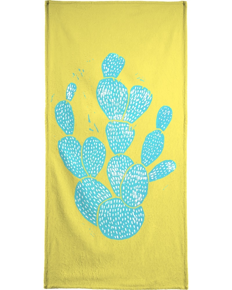 Juniqe Handtuch »Linocut Cacti Desert Blue«, (1 St.), Weiche Frottee-Veloursqualität