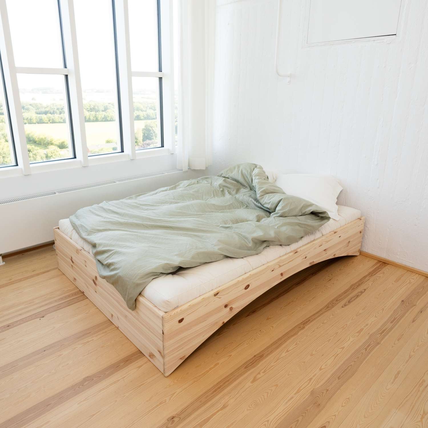 Karup Design Bettgestell »Orbit Bed, Massivholzbett, Futonbett, FSC®-zertifiziertem Massivholz« B/H/T ca: 144/164/184x35x205cm),  mehrere Größen, inklusive Lattenrost, ohne Matratze, Made in Europe