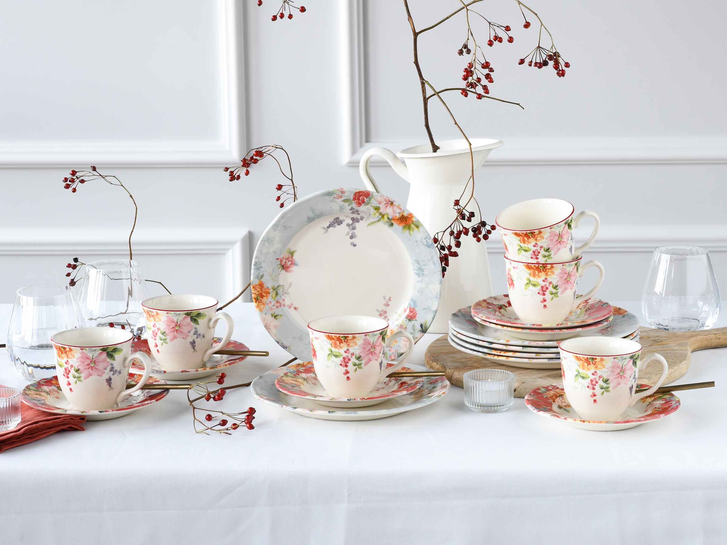 CreaTable Kaffeeservice »Crimson Bunt, Service 18-tlg.« Blütendekor, Designklassiker