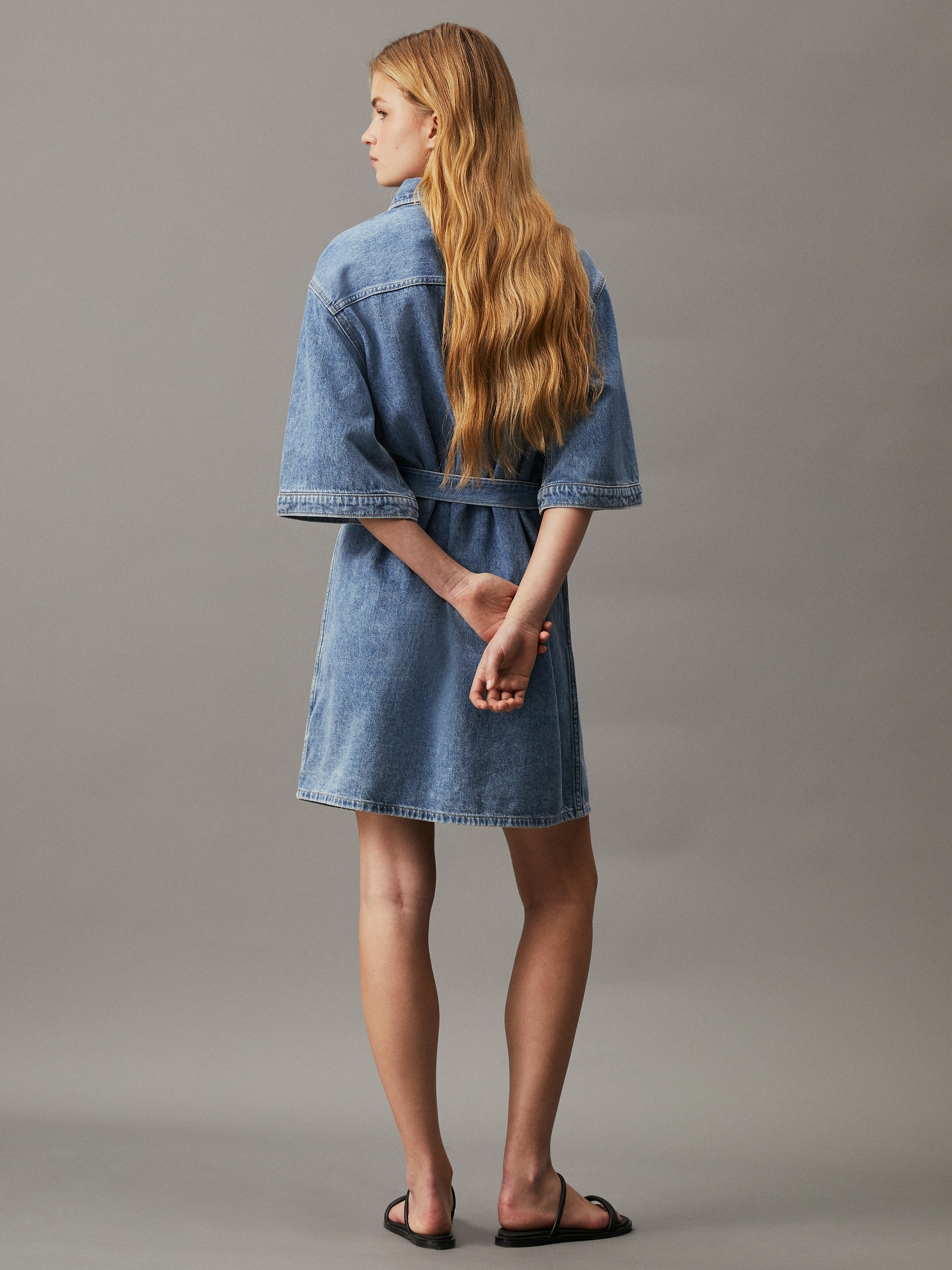 Calvin Klein Jeans Jeanskleid »BOXY BELTED SHIRT DRESS«, mit Logopatch