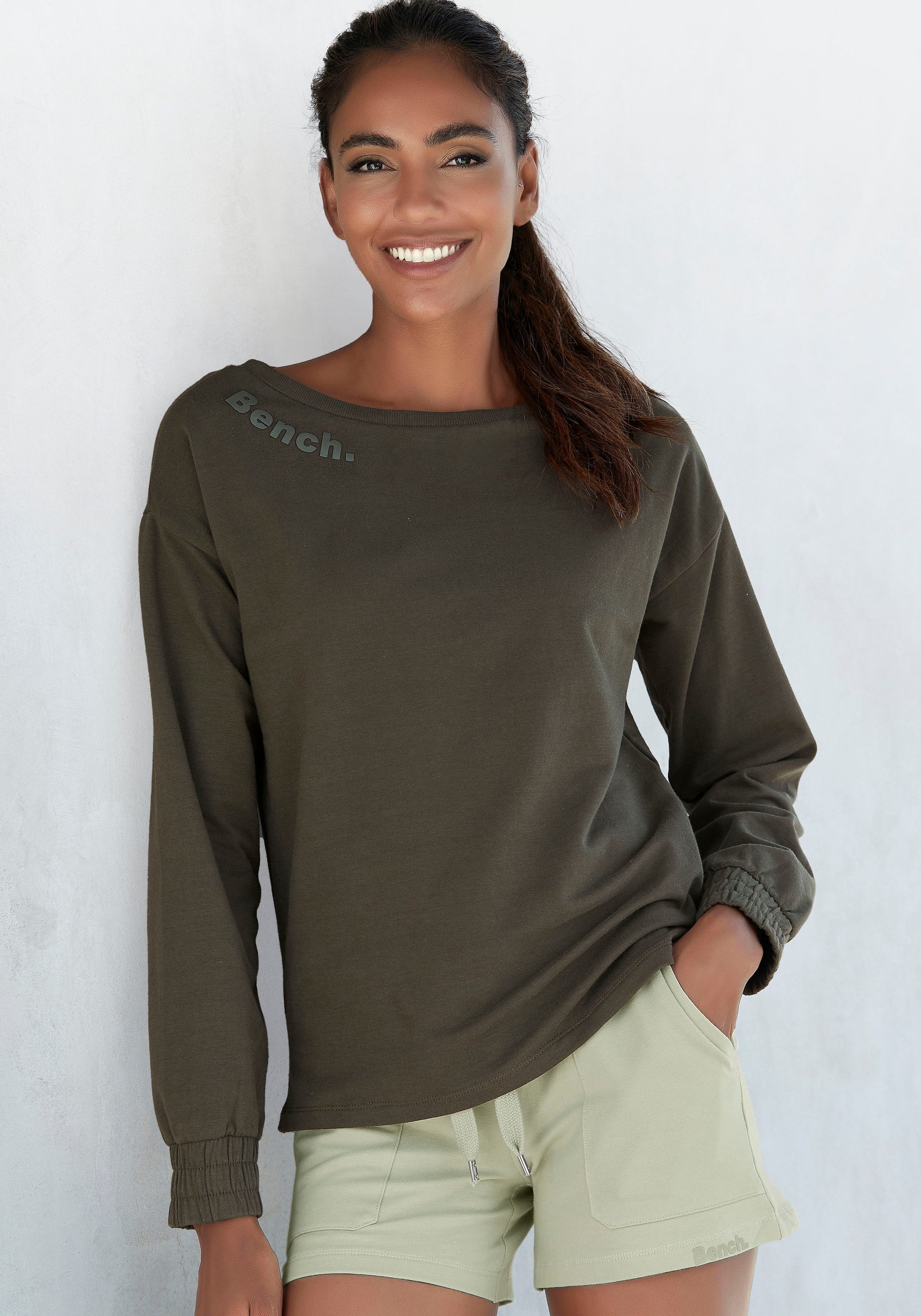Bench. Loungewear Sweatshirt, mit gerafften Ärmelbündchen, Loungeanzug